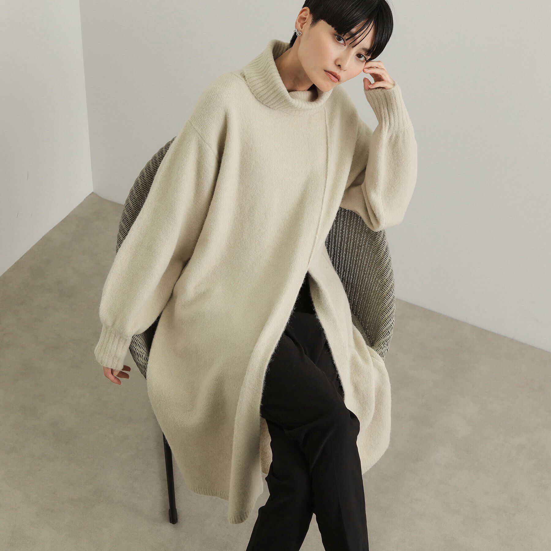 OPAQUE.CLIP「タートルスリットチュニックニット【洗濯機洗い可】」|ニット・セーター|ライトベージュ(05
