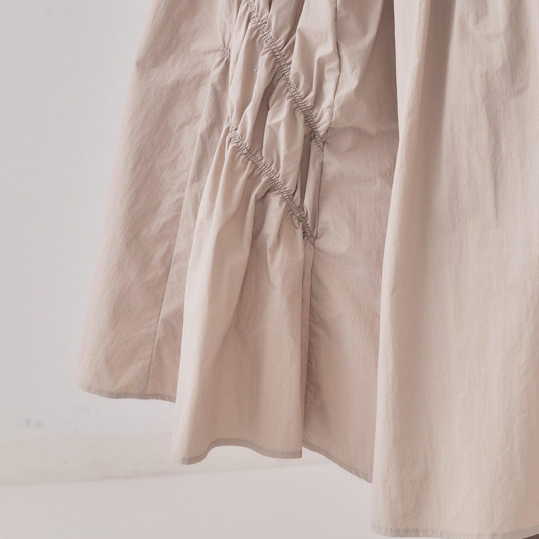 OPAQUE.CLIP「シャーリングアシメフレアスカート【洗濯機洗い可】」|スカート|