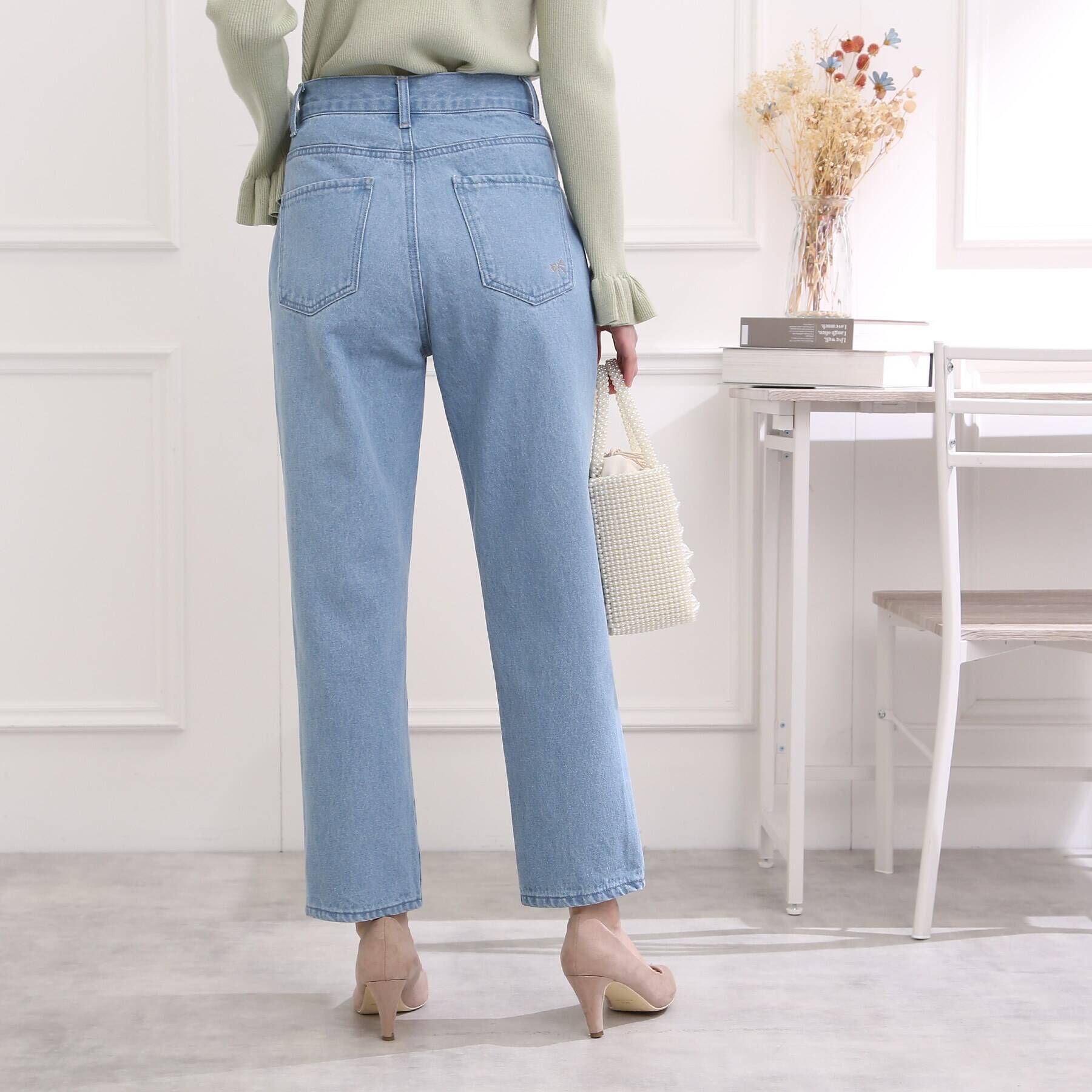 Couture broach「【大人可愛いデニムスタイル】リボン刺繍テーパードデニム」|デニム|