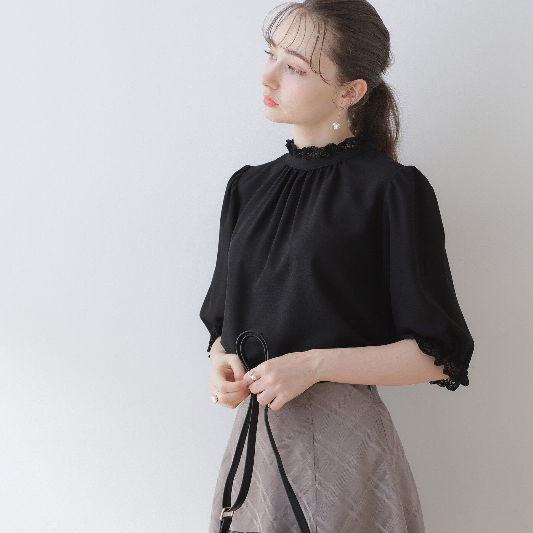 Couture broach「【上品華やか／二の腕カバー】5分袖エンブロレースブラウス」|シャツ・ブラウス|