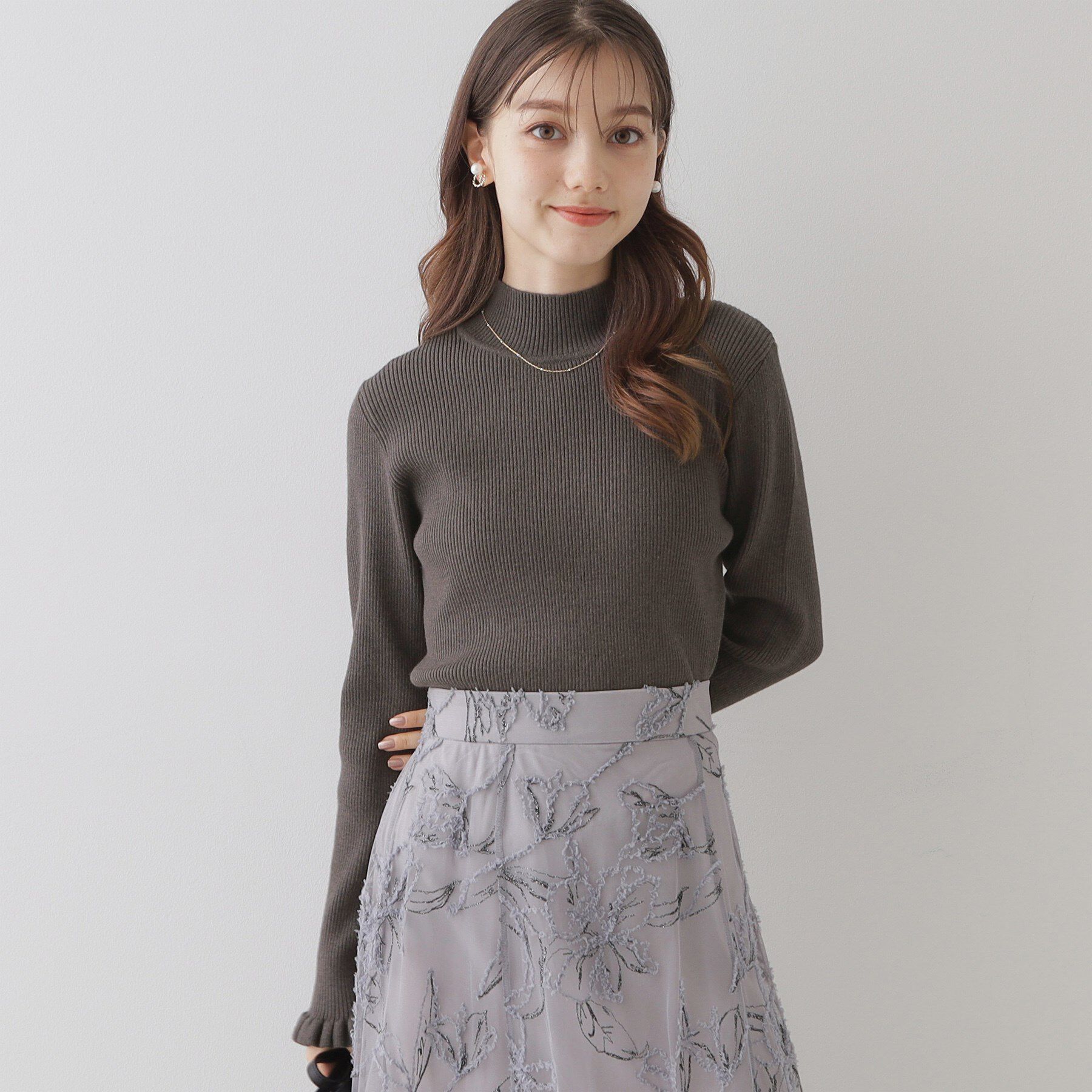 Couture broach「【プチプラ・フェミニンもカジュアルも】サステナブル　バックパール調プチフリルリブ」|ニット・セーター|