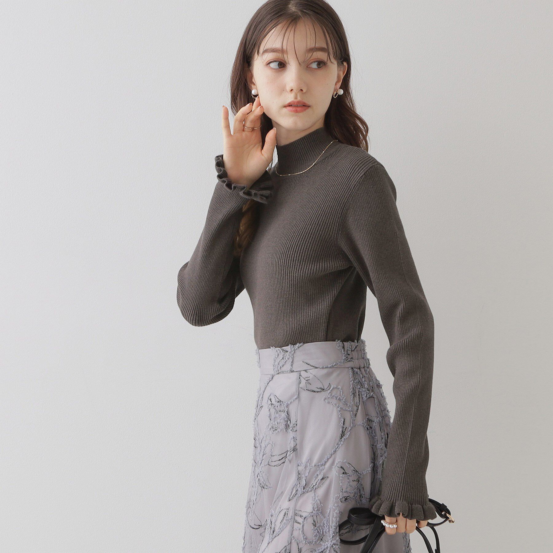 Couture broach「【プチプラ・フェミニンもカジュアルも】サステナブル　バックパール調プチフリルリブ」|ニット・セーター|