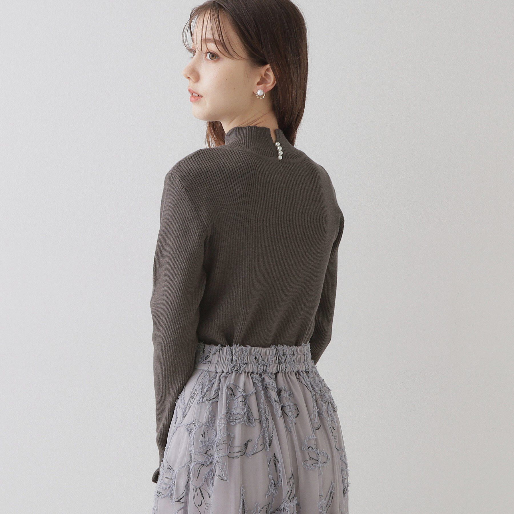 Couture broach「【プチプラ・フェミニンもカジュアルも】サステナブル　バックパール調プチフリルリブ」|ニット・セーター|