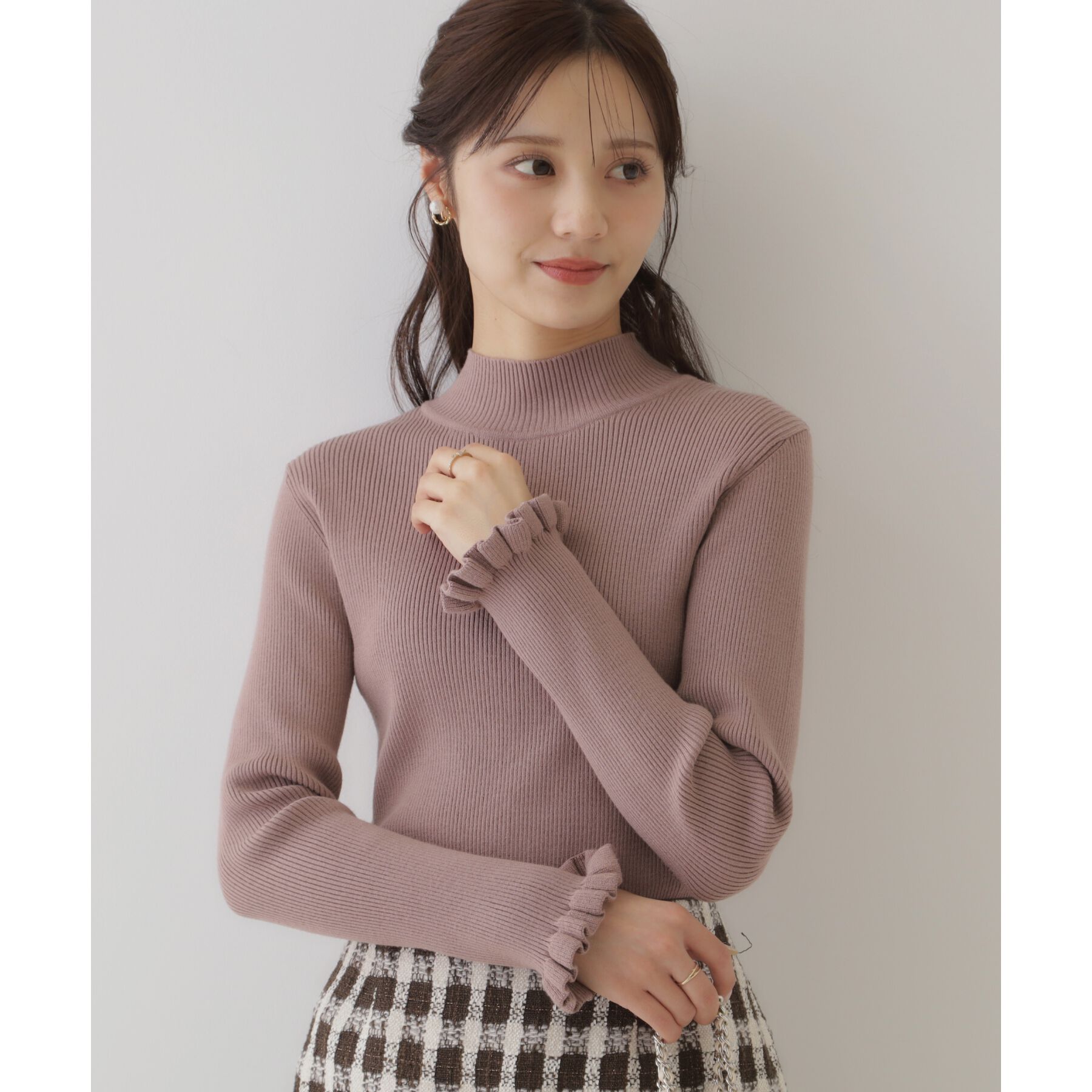 Couture broach「【プチプラ・フェミニンもカジュアルも】サステナブル　バックパール調プチフリルリブ」|ニット・セーター|