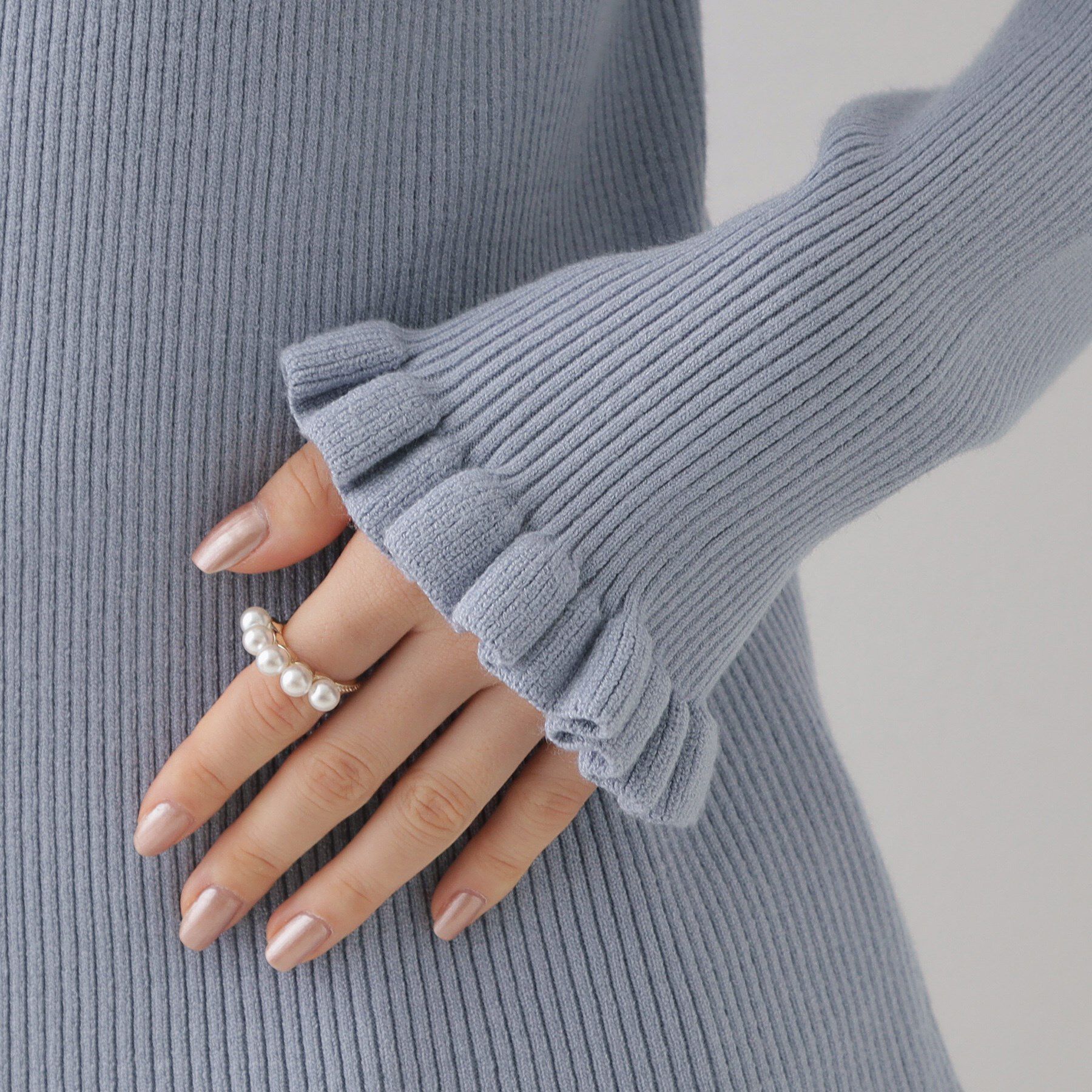 Couture broach「【プチプラ・フェミニンもカジュアルも】サステナブル　バックパール調プチフリルリブ」|ニット・セーター|