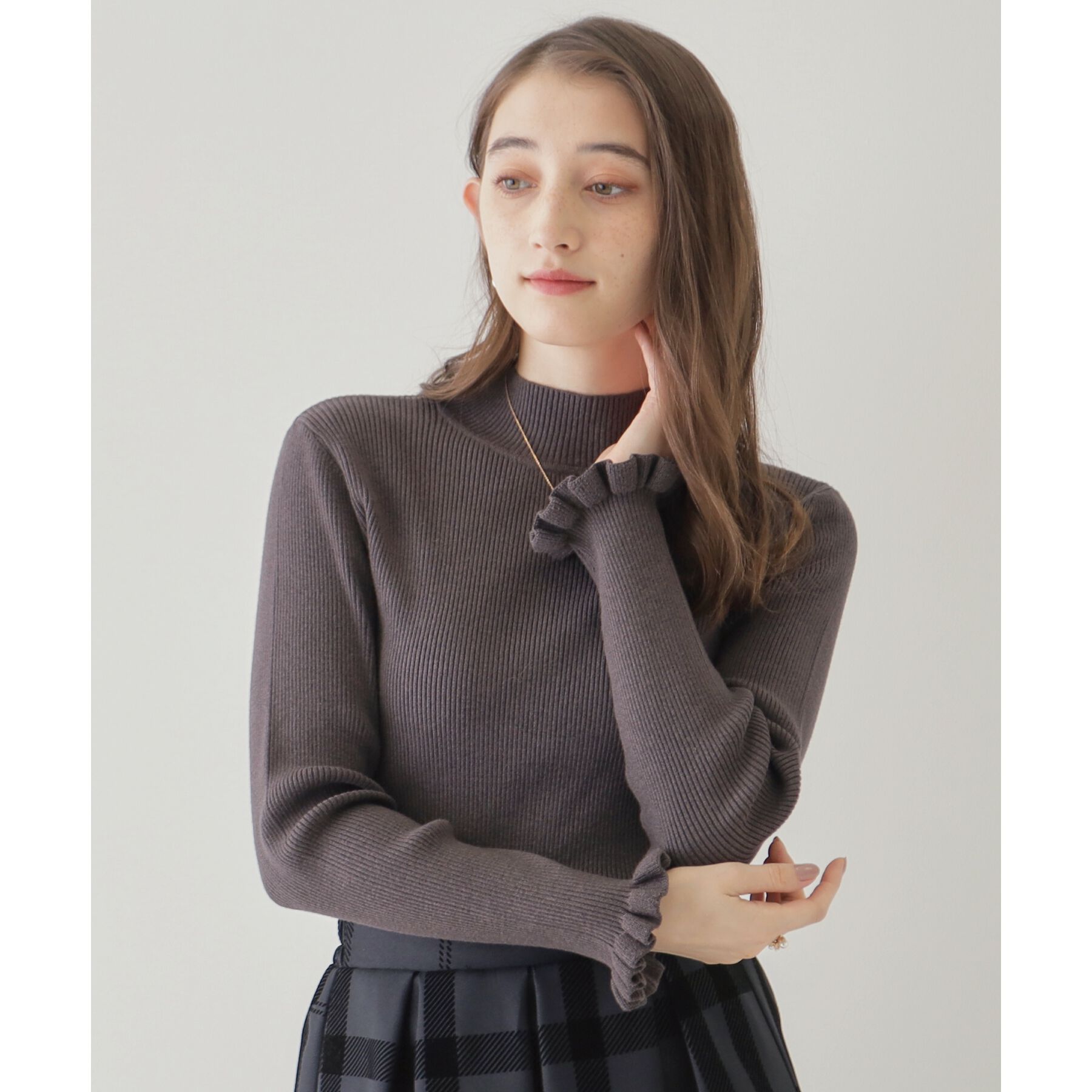 Couture broach「【プチプラ・フェミニンもカジュアルも】サステナブル　バックパール調プチフリルリブ」|ニット・セーター|チャコールグレー(0