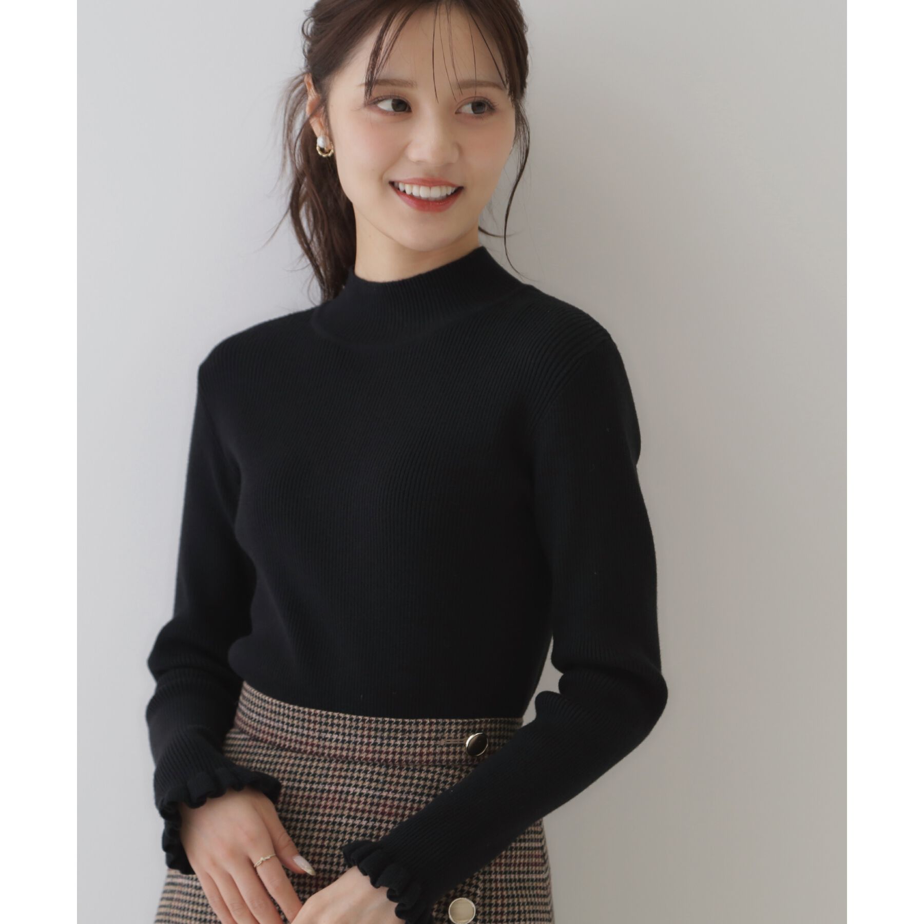 Couture broach「【プチプラ・フェミニンもカジュアルも】サステナブル　バックパール調プチフリルリブ」|ニット・セーター|ブラック(019)