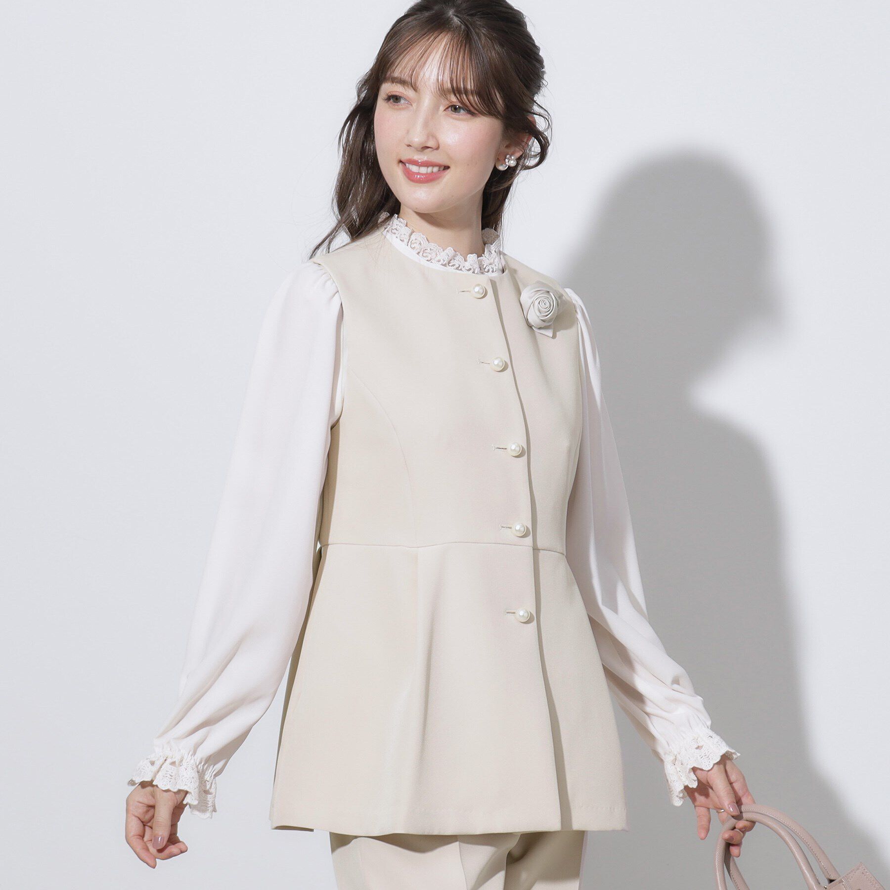 Couture broach「【セレモニーシーン/ON・OFF使える】ダブルクロスペプラムジレ」|ベスト・ジレ|