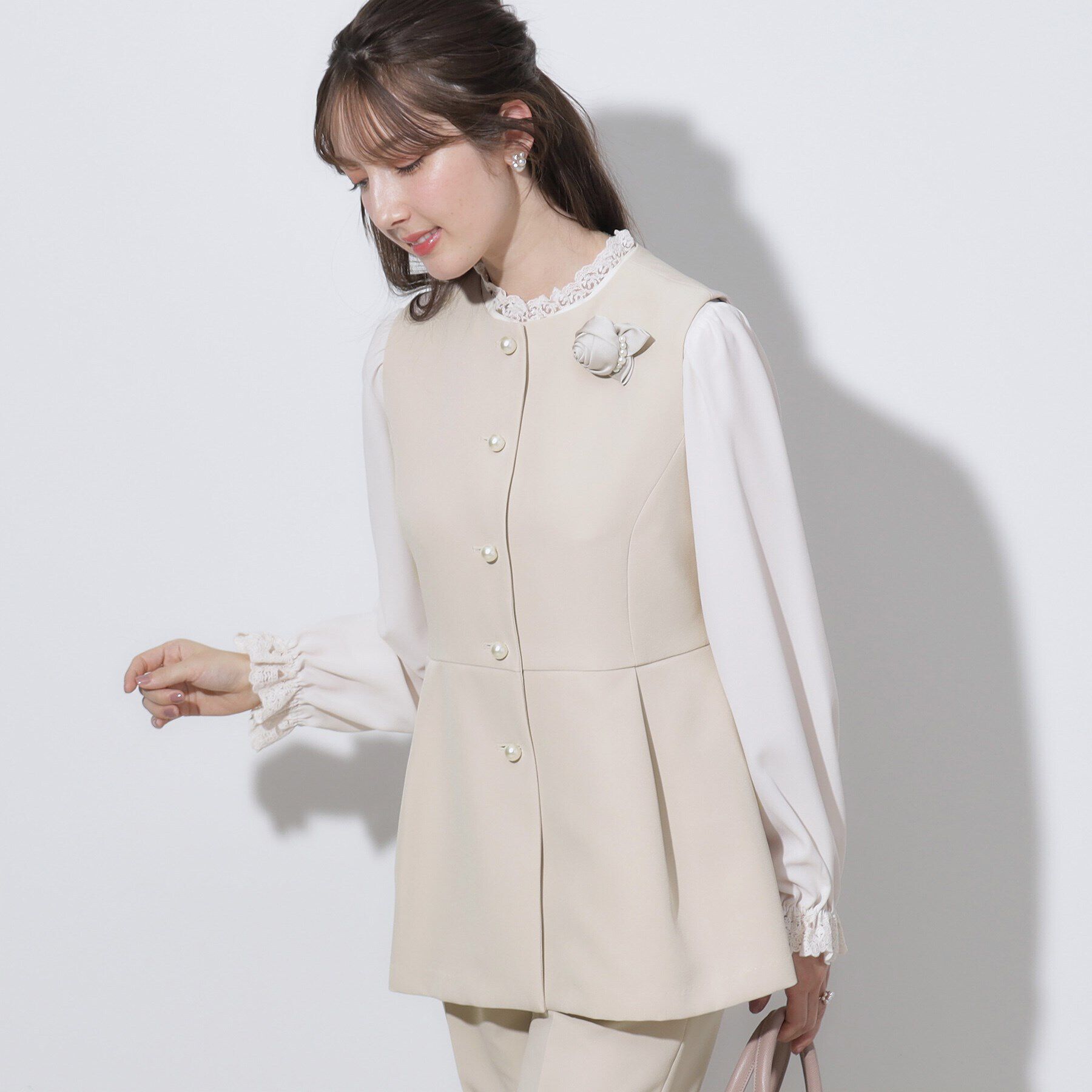 Couture broach「【セレモニーシーン/ON・OFF使える】ダブルクロスペプラムジレ」|ベスト・ジレ|