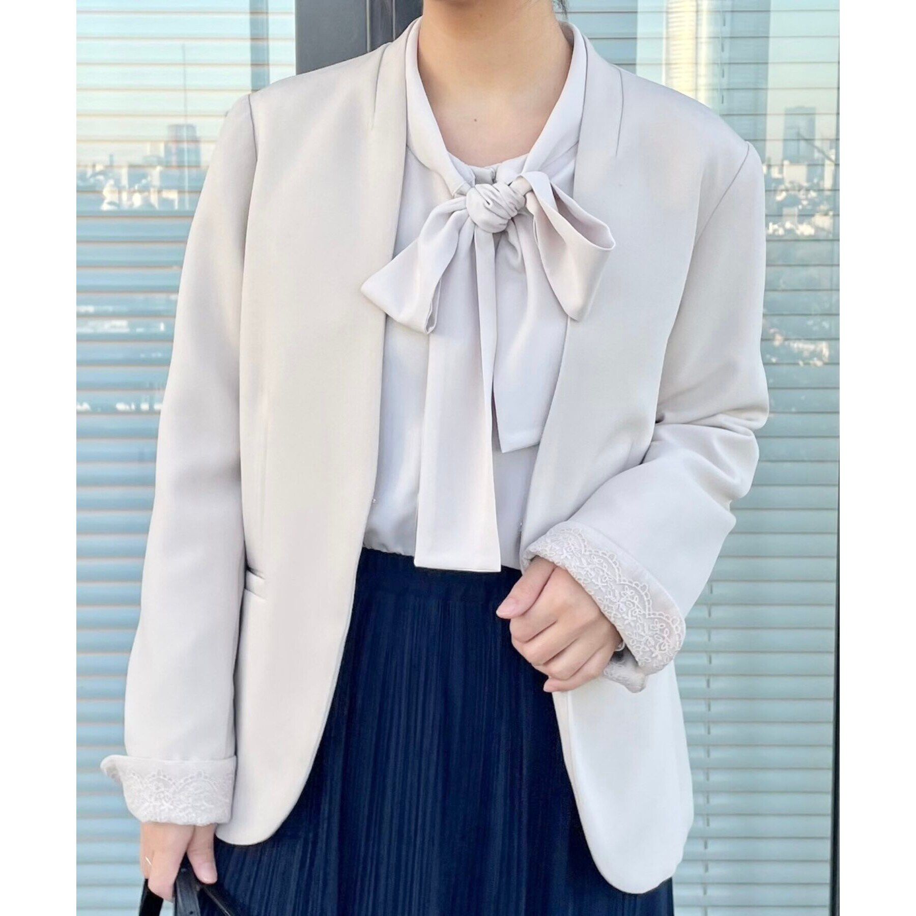 Couture broach「【セレモニーシーン/お仕事にも】ダブルクロスカラーレスジャケット」|ノーカラージャケット|