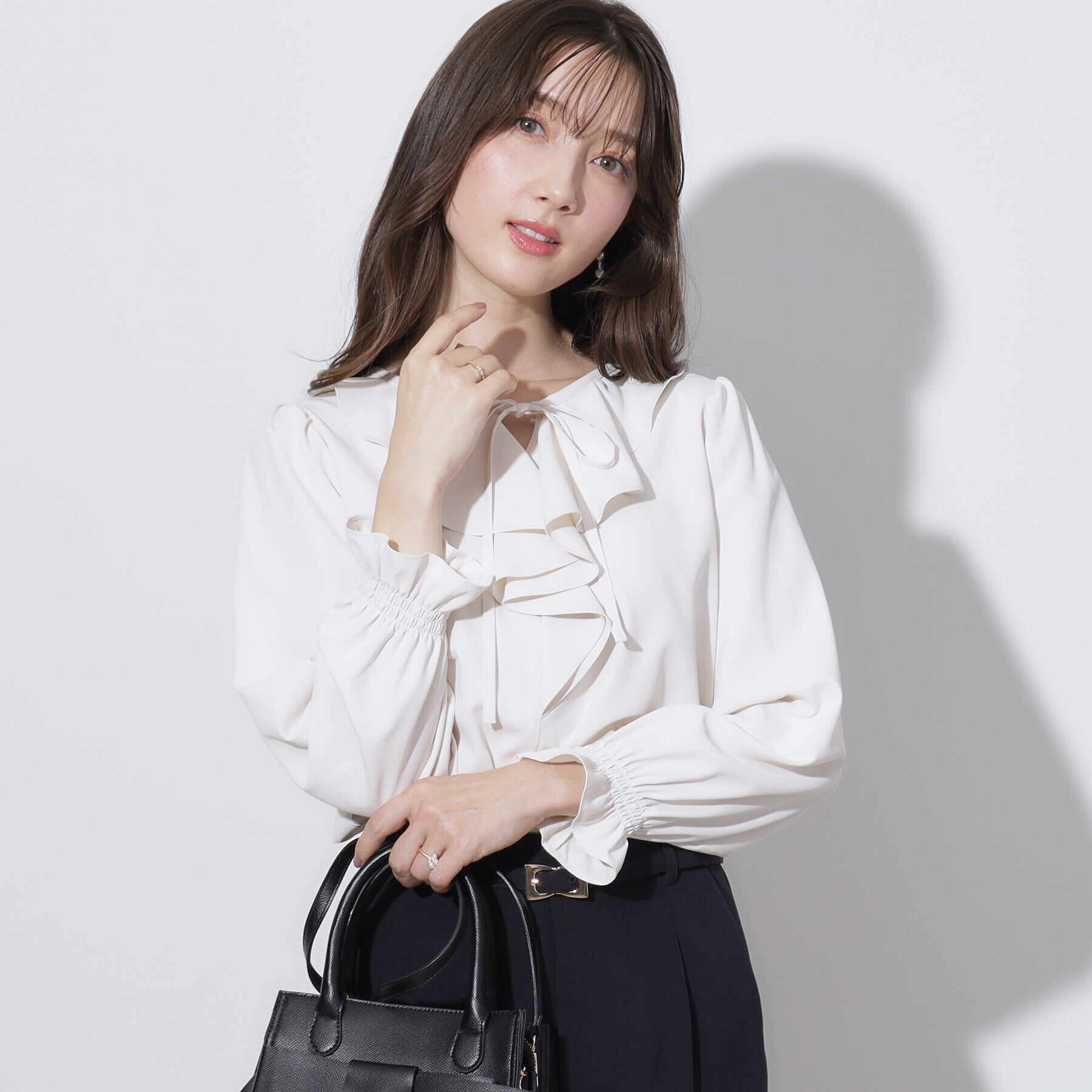 Couture broach「【セレモニーシーン/お仕事にも】ラッフルフリルブラウス」|シャツ・ブラウス|ｵﾌﾎﾜｲﾄ(003)