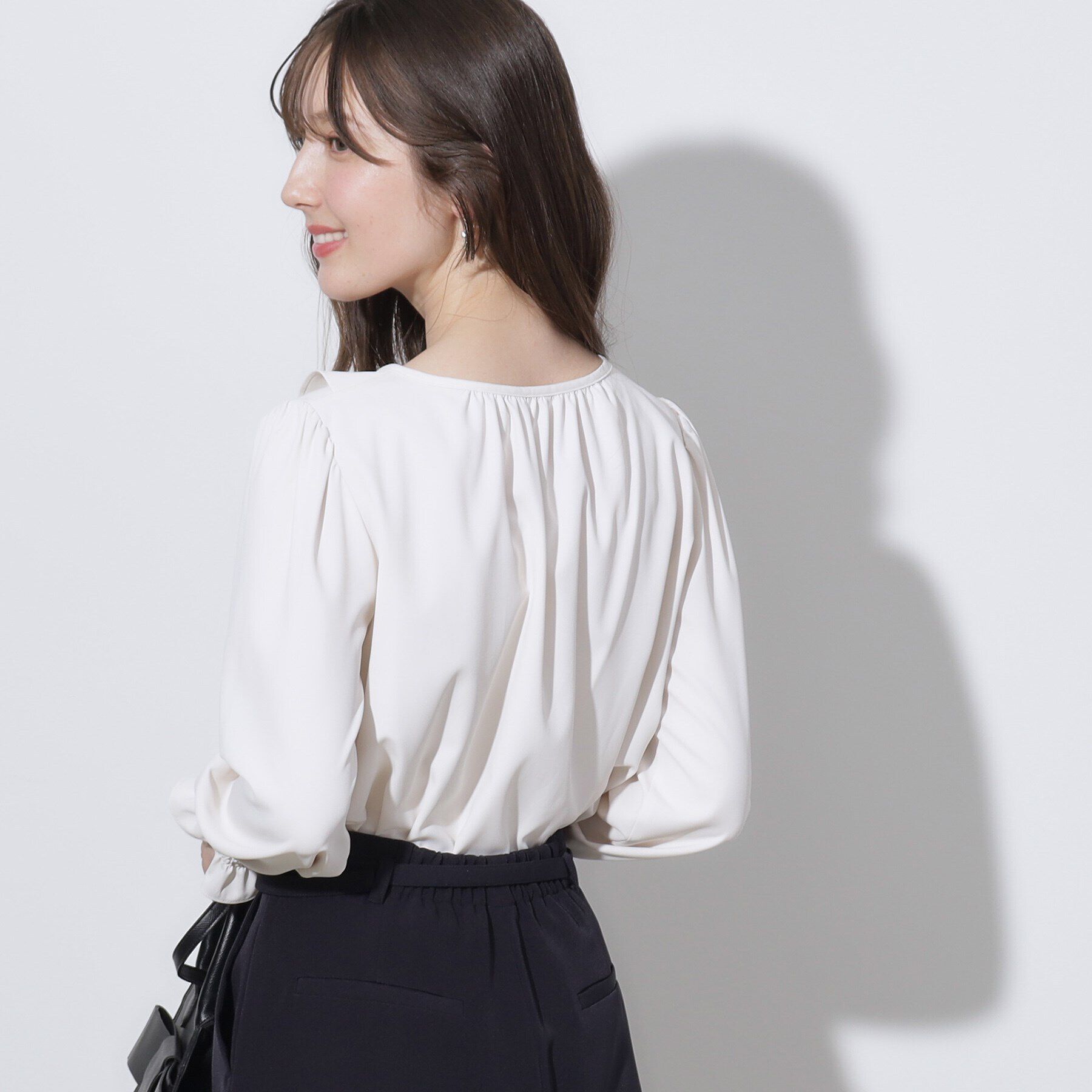 Couture broach「【セレモニーシーン/お仕事にも】ラッフルフリルブラウス」|シャツ・ブラウス|