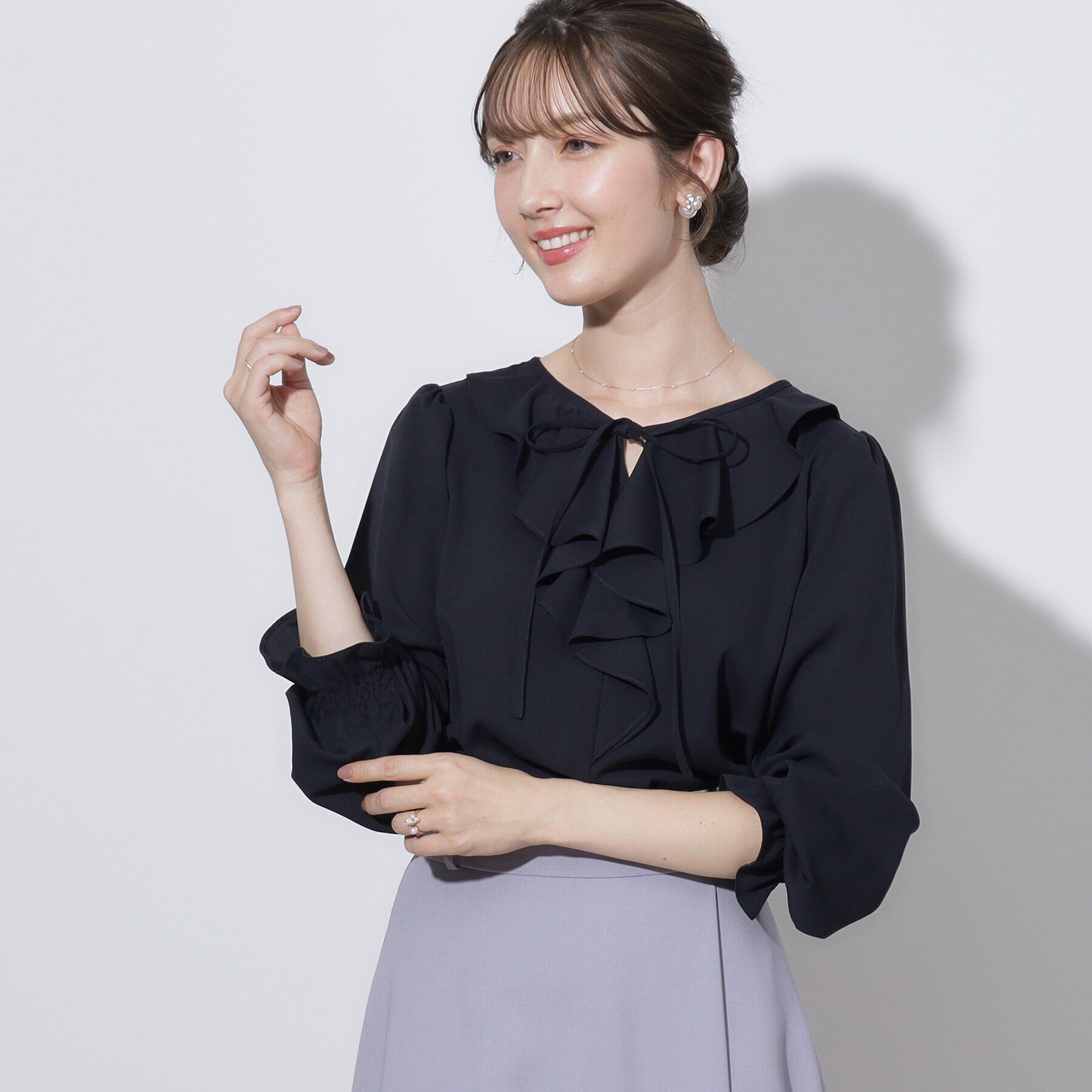 Couture broach「【セレモニーシーン/お仕事にも】ラッフルフリルブラウス」|シャツ・ブラウス|ﾈｲﾋﾞｰ(094)