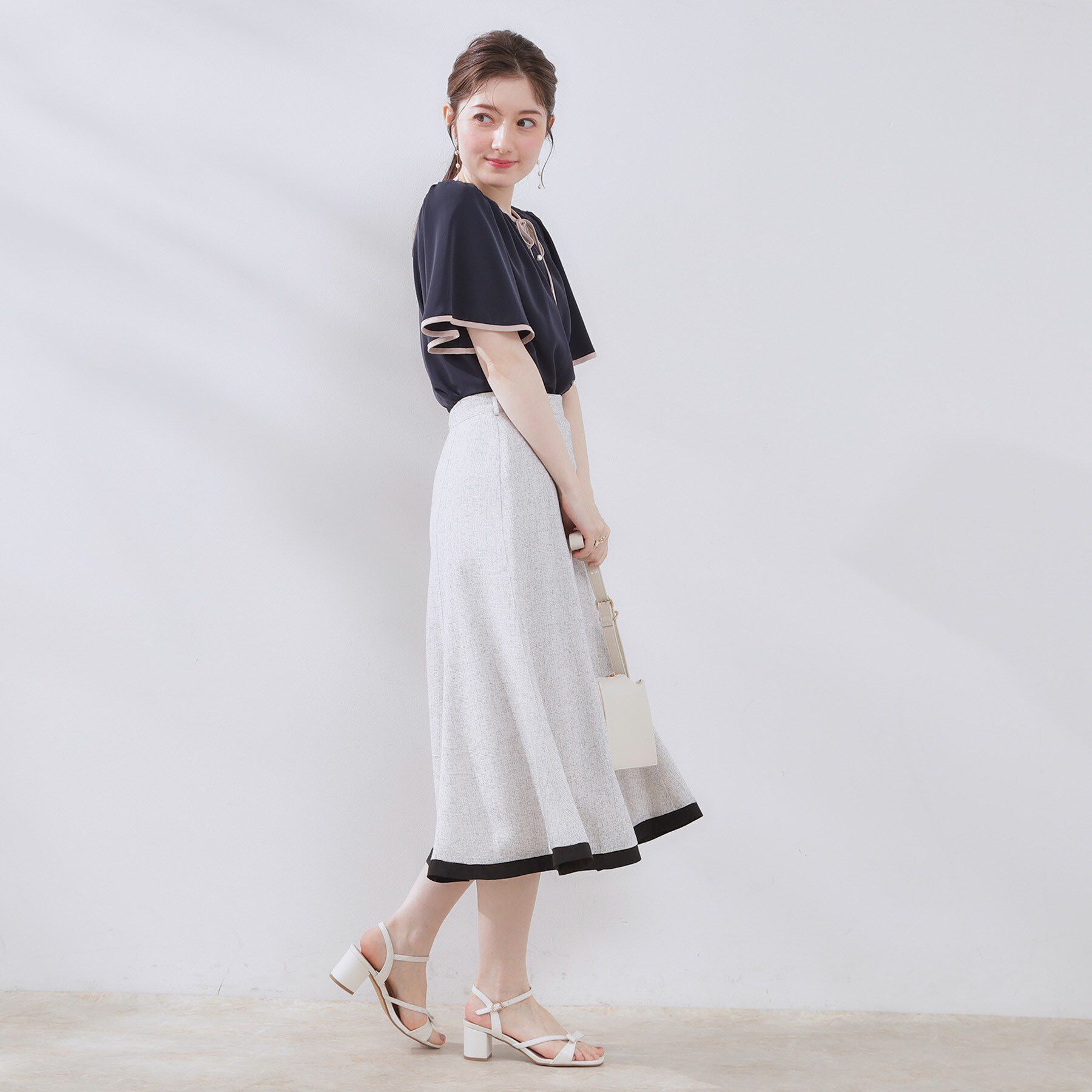 Couture broach「【きれいめ・二の腕カバー・通勤】配色フレア2WAYブラウス」|シャツ・ブラウス|