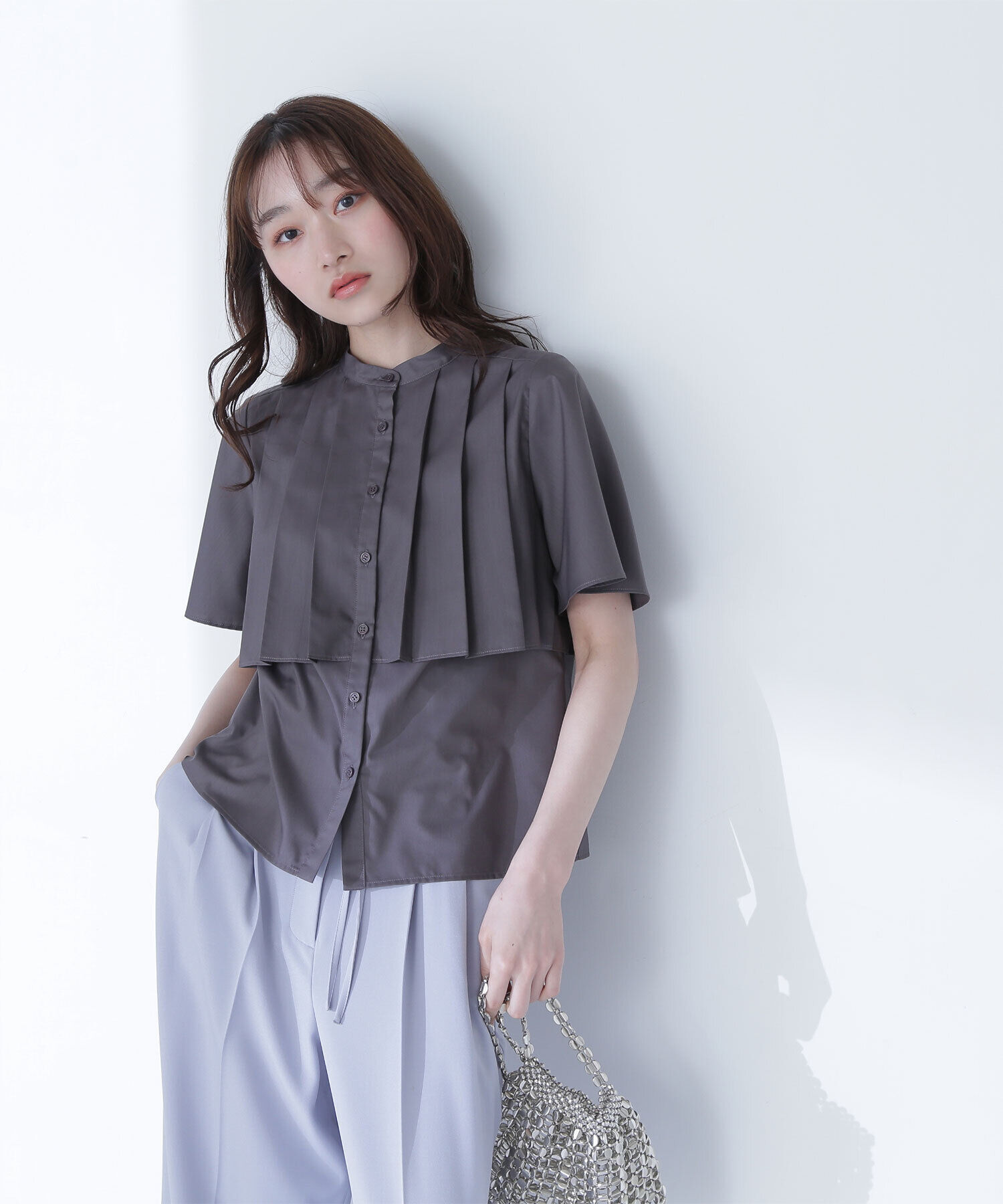  「ヨークプリーツブラウス」|シャツ・ブラウス|チャコール1