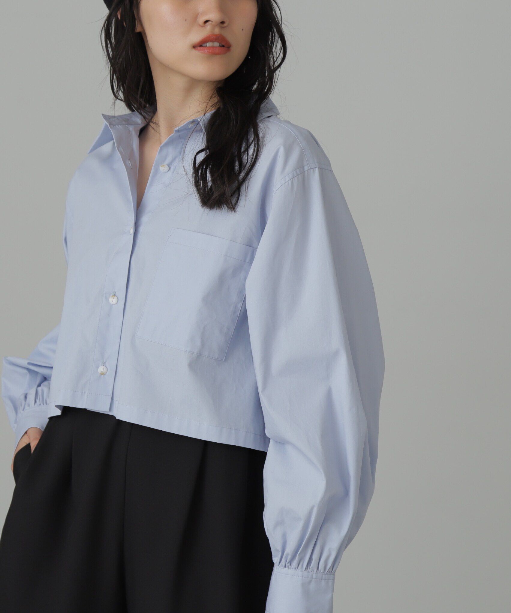  「バックシャンボリュームスリーブショート丈シャツ」|シャツ・ブラウス|サックス