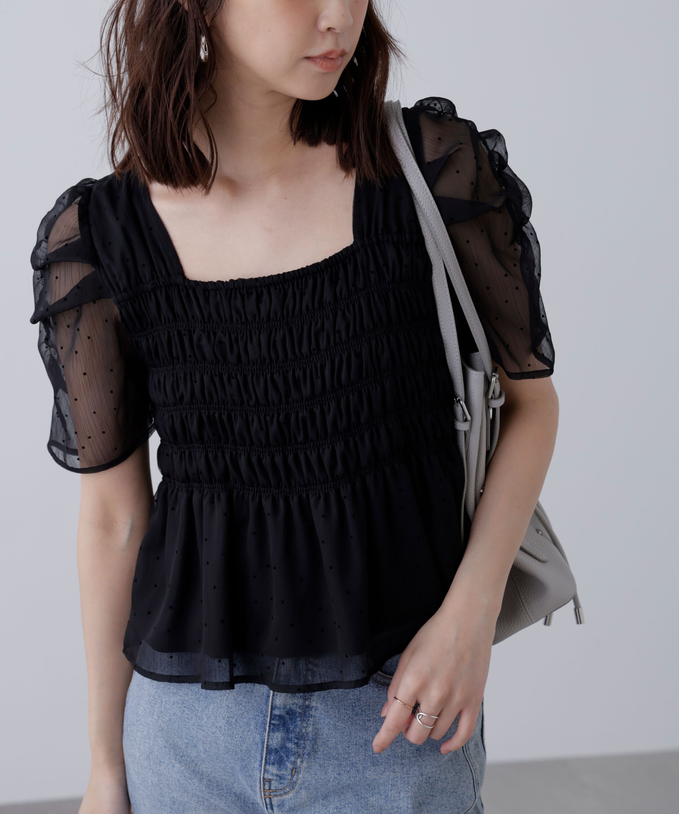  「フロッキードットシャーリングペプラムブラウス」|シャツ・ブラウス|ブラック