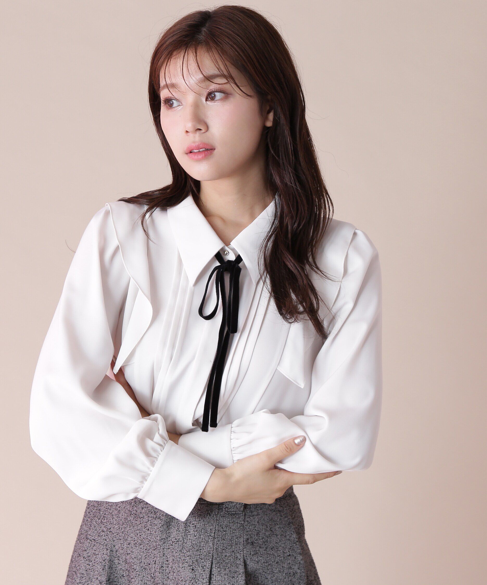  「リボン付きピンタックブラウス」|シャツ・ブラウス|エクリュ1