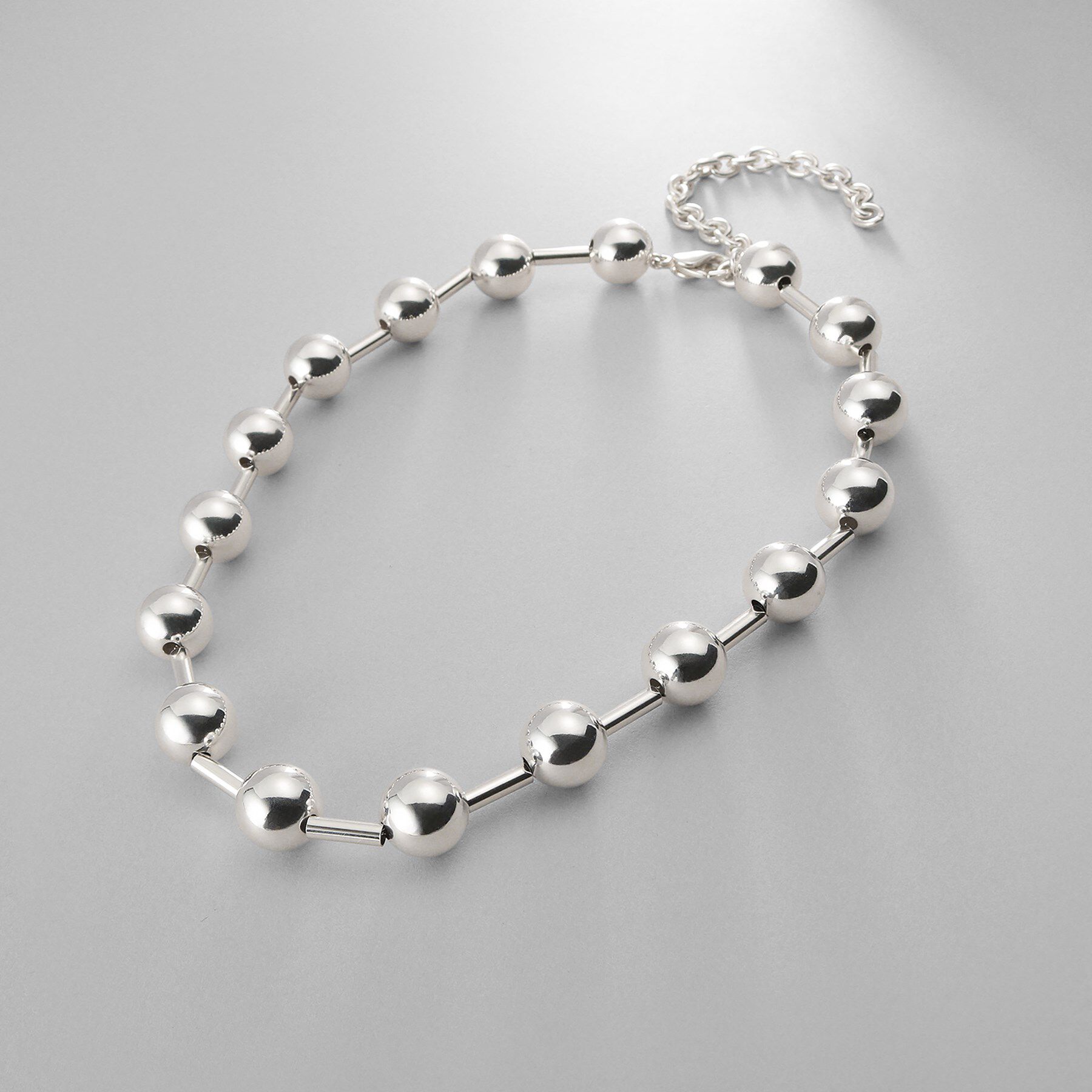 COCOSHNIK ONKITSCH「シルバー ホロウボールコネクテッド ネックレス」|ネックレス|