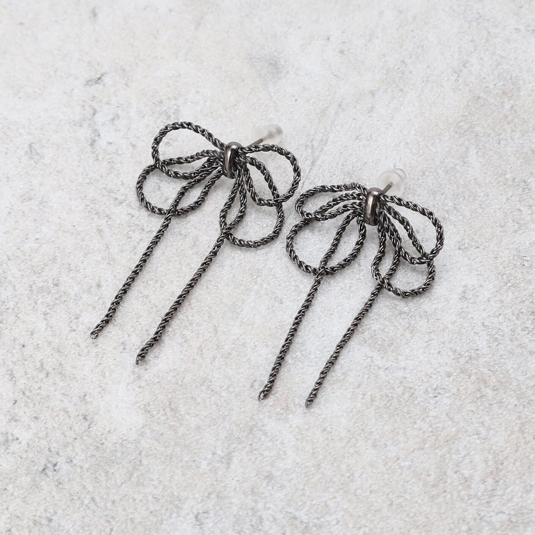 SHOO･LA･RUE「たれリボンピアス」|ピアス|ブラックシルバー(0