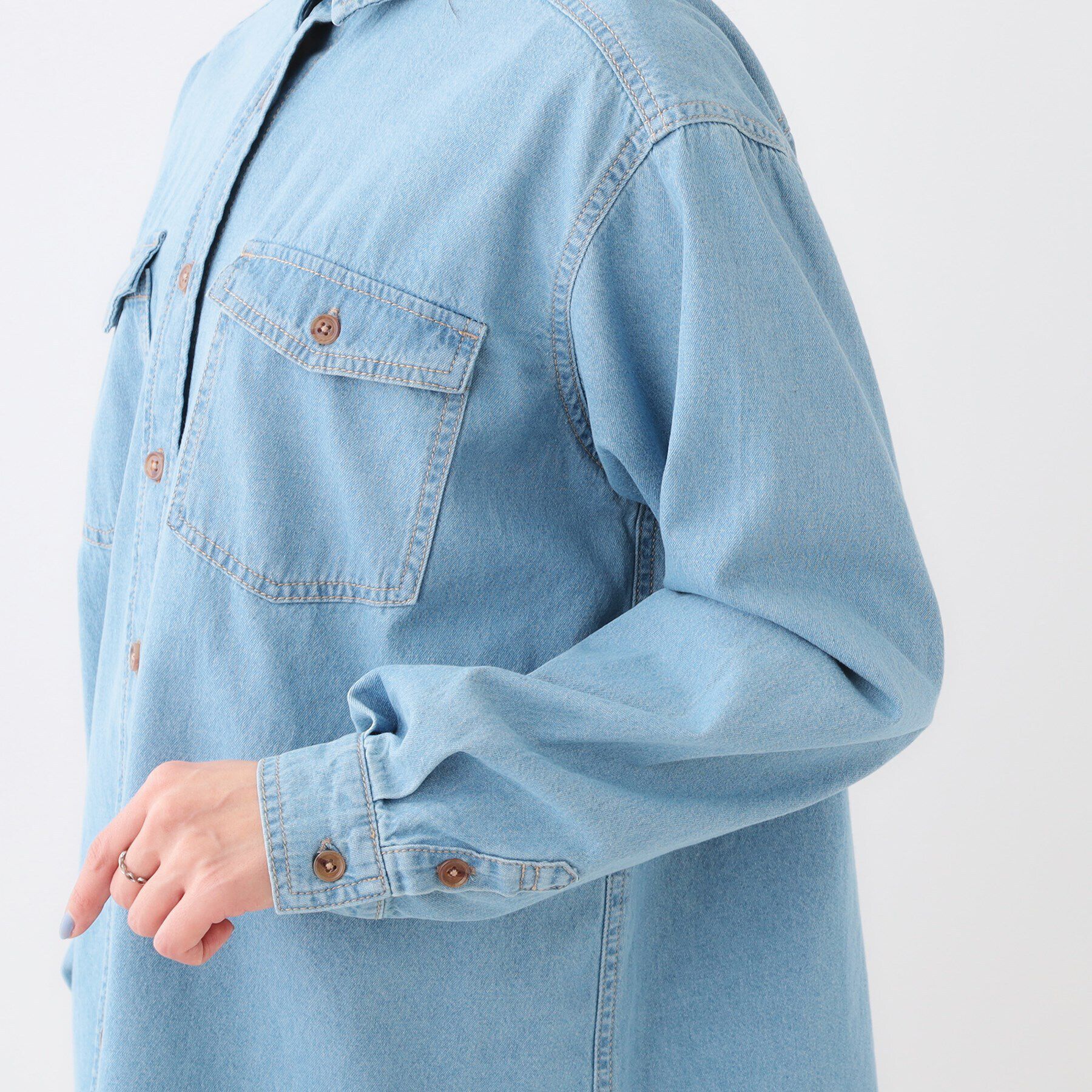 SHOO･LA･RUE「【洗える/S-LL】大人のこなれコーデに やわらかデニムシャツ」|シャツ・ブラウス|