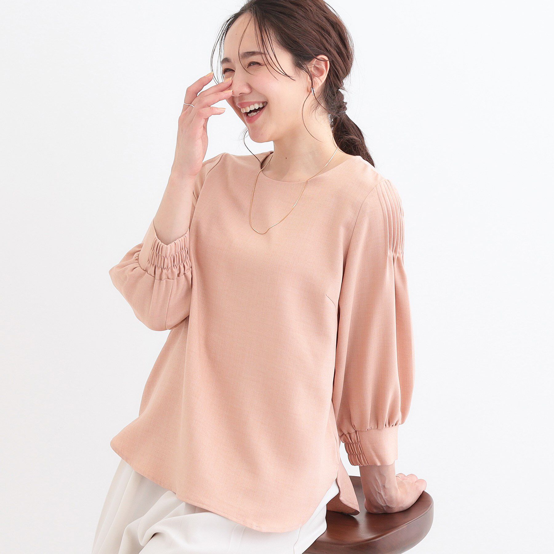 SHOO･LA･RUE「【洗える/洗濯後しわになりにくい】無理せずキレイ 肩タックブラウス」|シャツ・ブラウス|オレンジ(065)