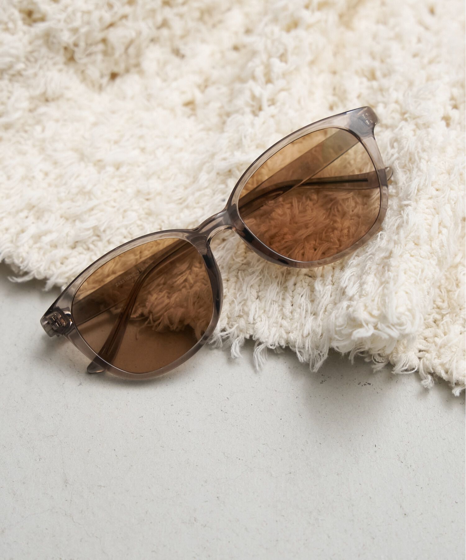  「【WEB限定】ウェリントン型 調光 サングラス レンズの色が変わるサングラス｜Zoff」|サングラス|グレー