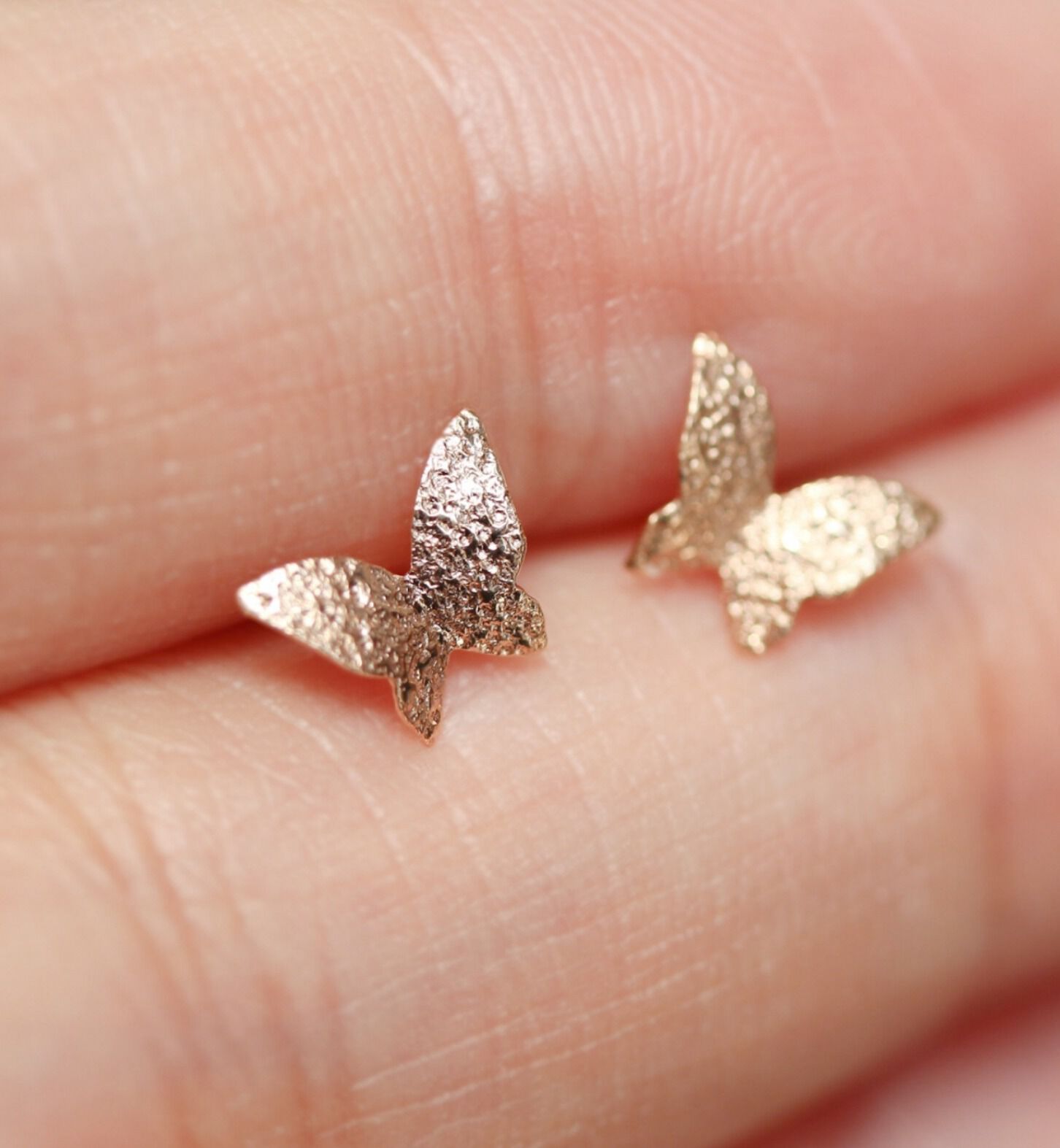  「ゴールド バタフライ ピアス | K10YG〈ノイズ〉」|ピアス|