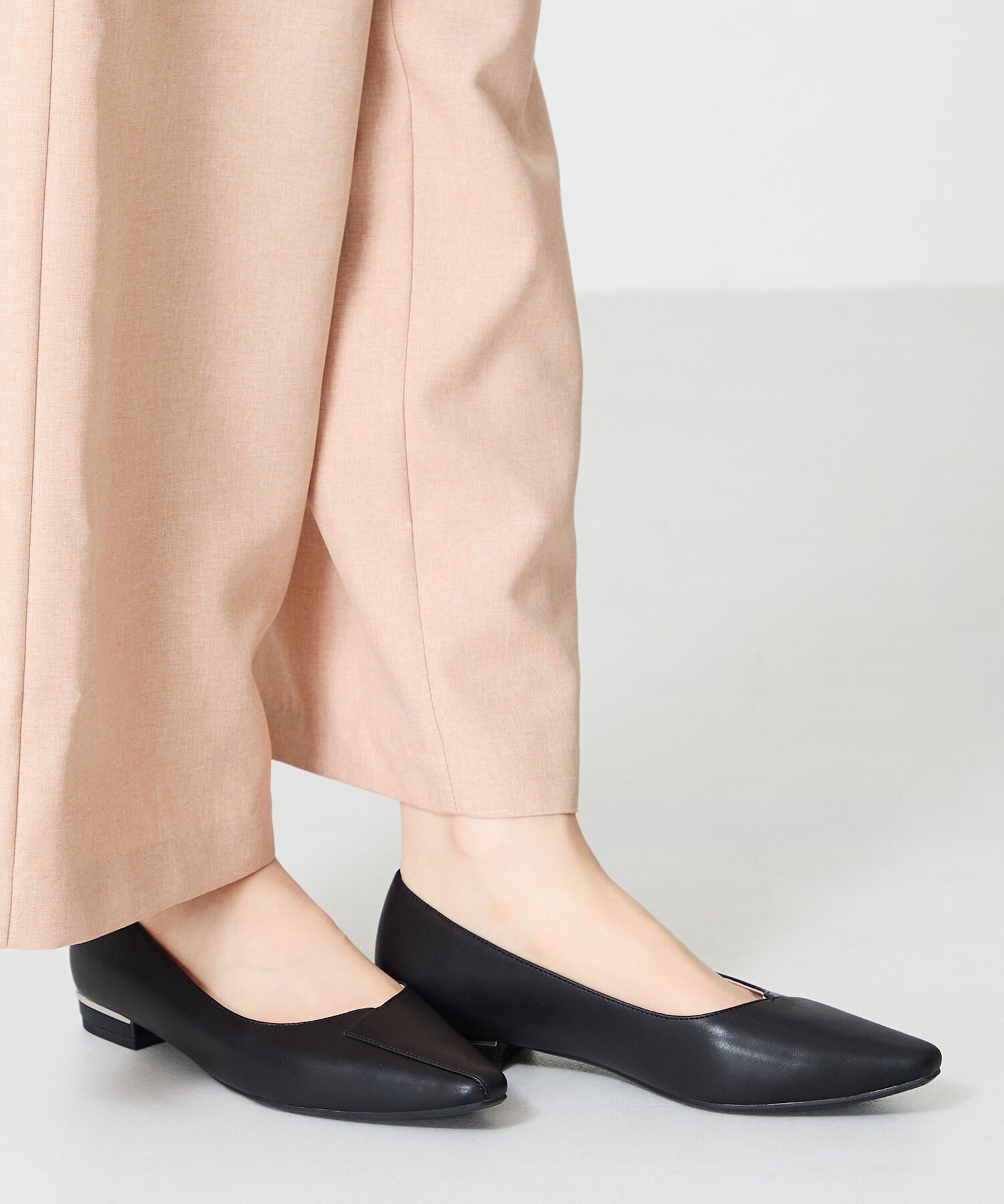 ORiental TRaffic「【WEB限定】アシンメトリーデザイン フラット パンプス /55102 通勤靴 すっきりシルエット」|パンプス|