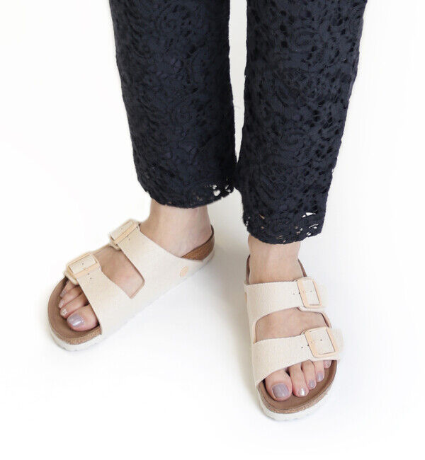 BIRKENSTOCK「【ビルケンシュトック】アリゾナ/エッグシェル ビルコフロー ヴィーガン/サンダル レディース」|サンダル|アイボリー