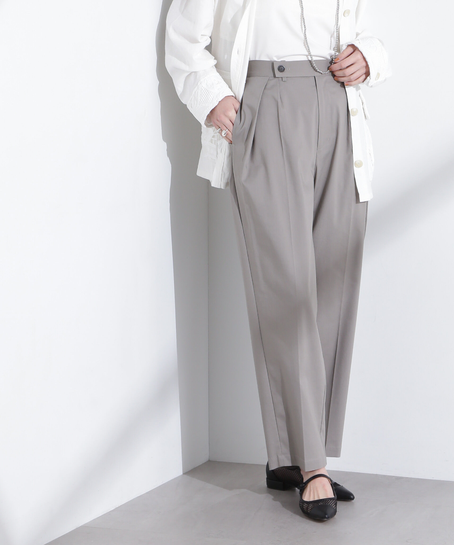 nano･universe「リネンストレッチタックコクーンパンツ」|チノ|