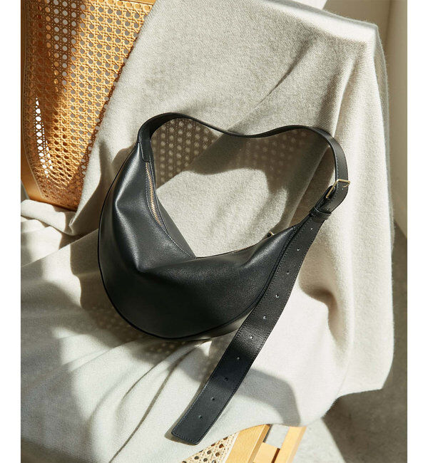 2.718「【リクエスト多数！オフホワイトが再入荷】【2.718】スリーククロスボディバッグ」|ショルダー・メッセンジャー|ブラック