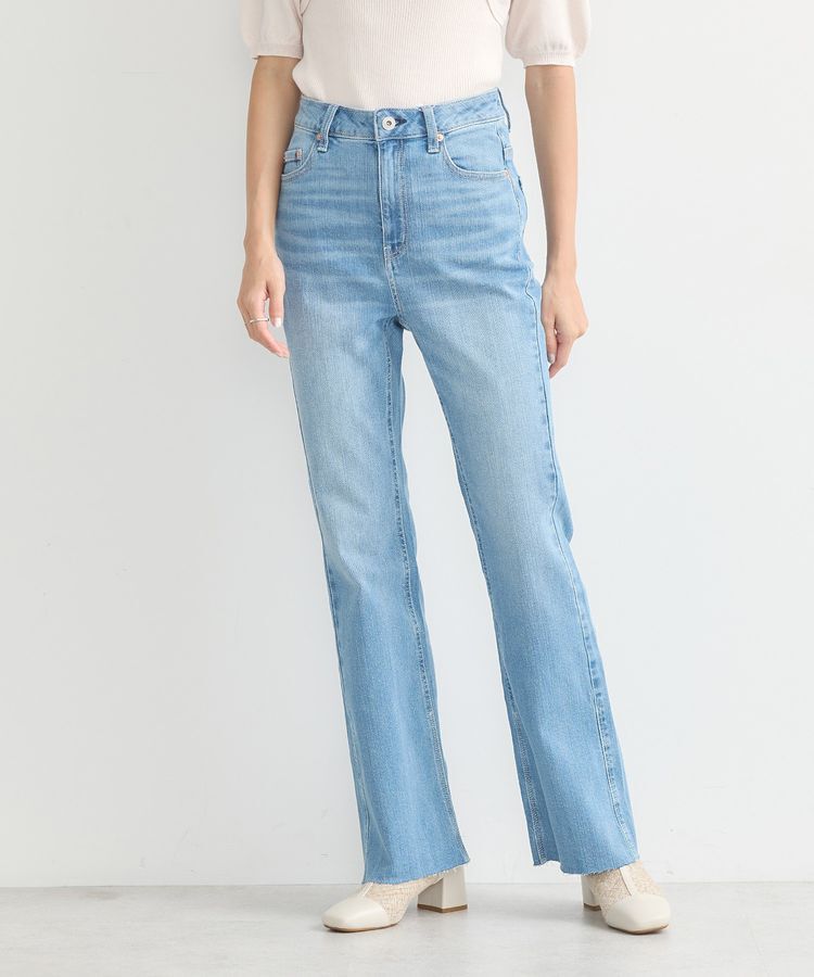 earth music&ecology「セルフカットフレアデニムパンツ」|デニム|Light indigo