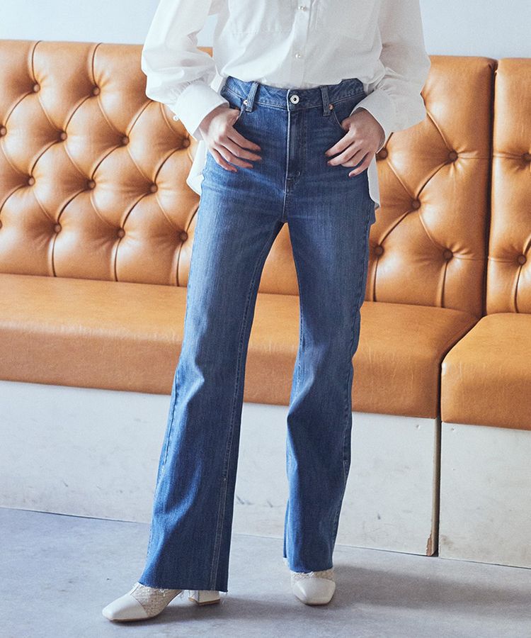 earth music&ecology「セルフカットフレアデニムパンツ」|デニム|