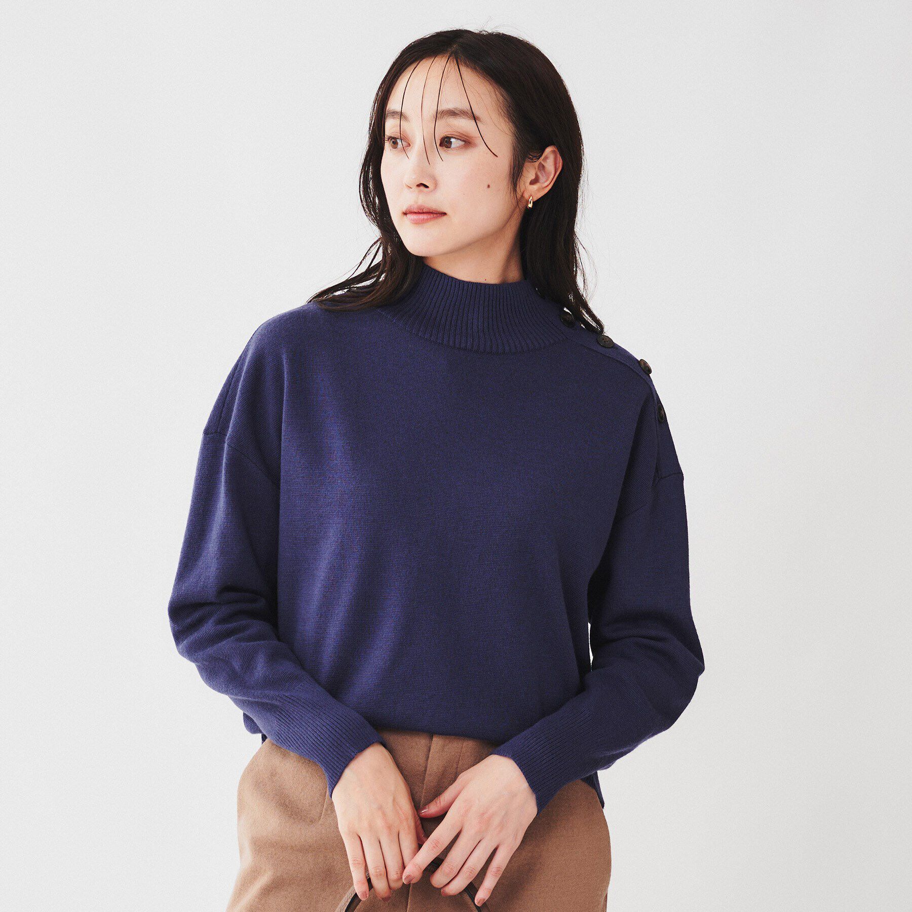 UNTITLED「【日本製／洗える】ミラノリブ 肩ボタンプルオーバーニット」|ニット・セーター|