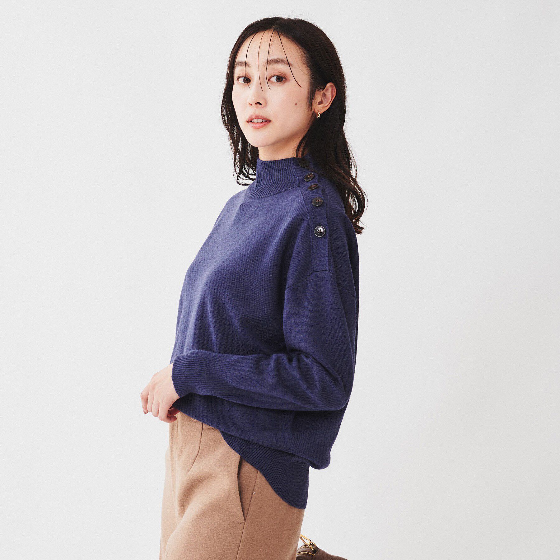 UNTITLED「【日本製／洗える】ミラノリブ 肩ボタンプルオーバーニット」|ニット・セーター|