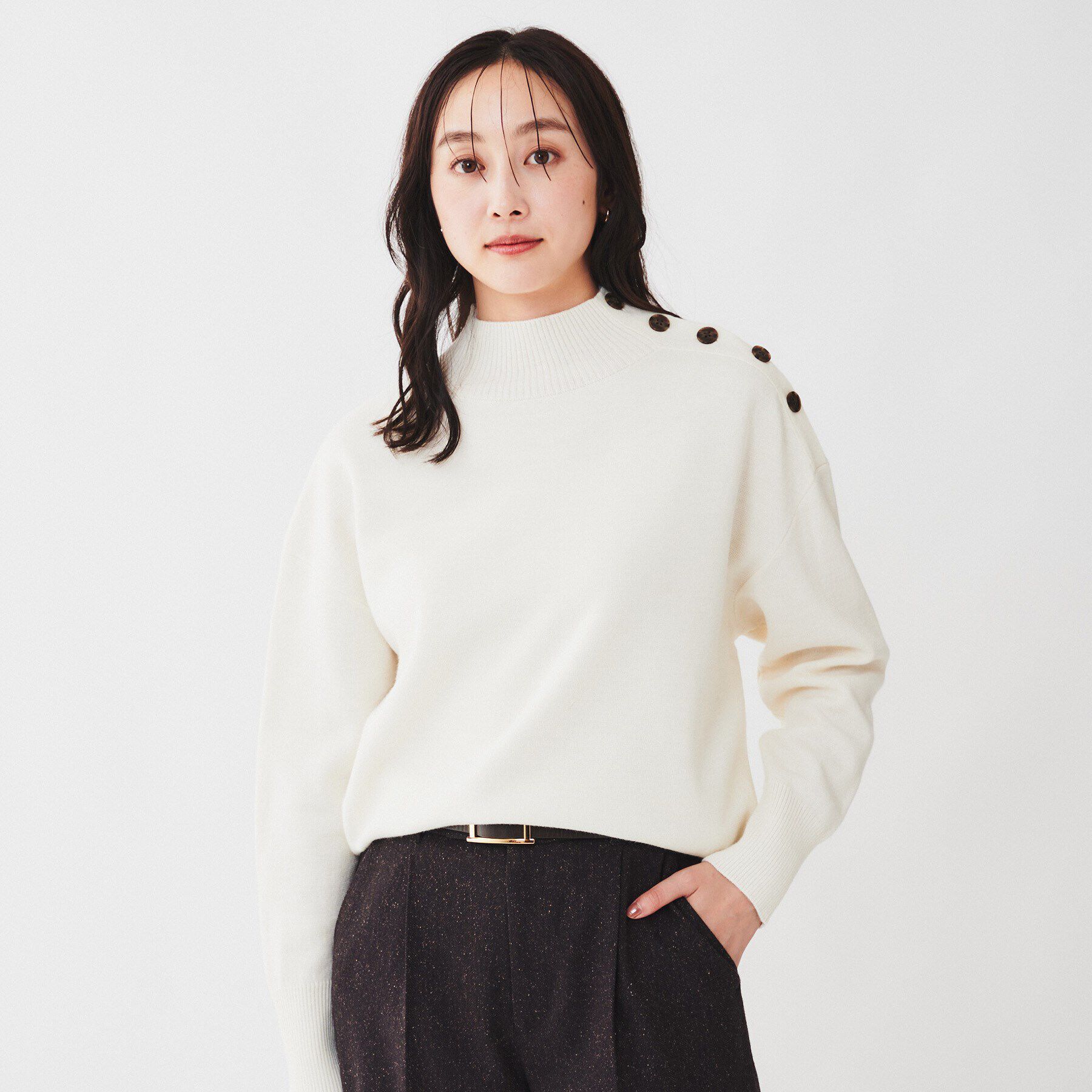 UNTITLED「【日本製／洗える】ミラノリブ 肩ボタンプルオーバーニット」|ニット・セーター|