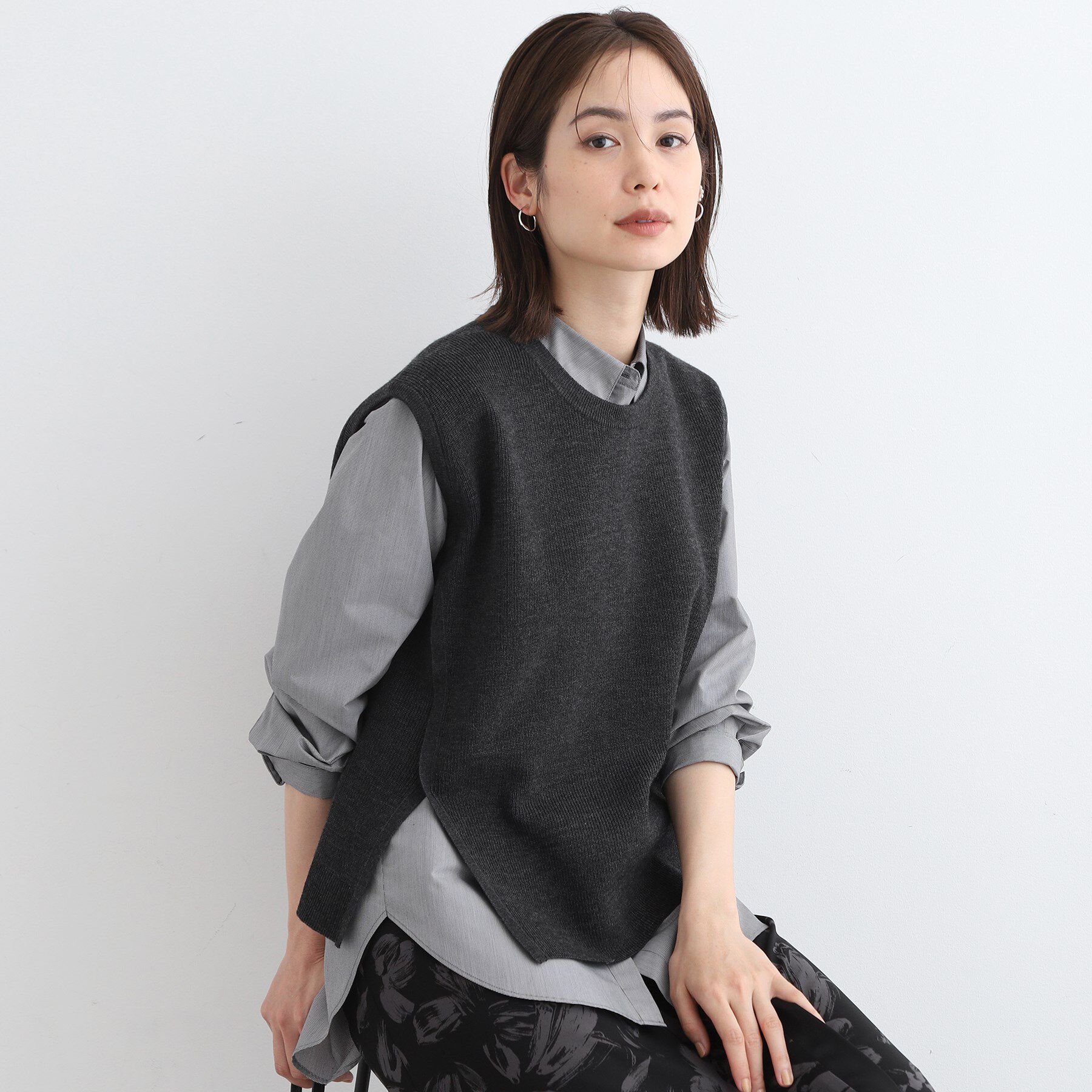 INDIVI「【洗える】アシンメトリーニットベスト」|ニット・セーター|チャコールグレー(9
