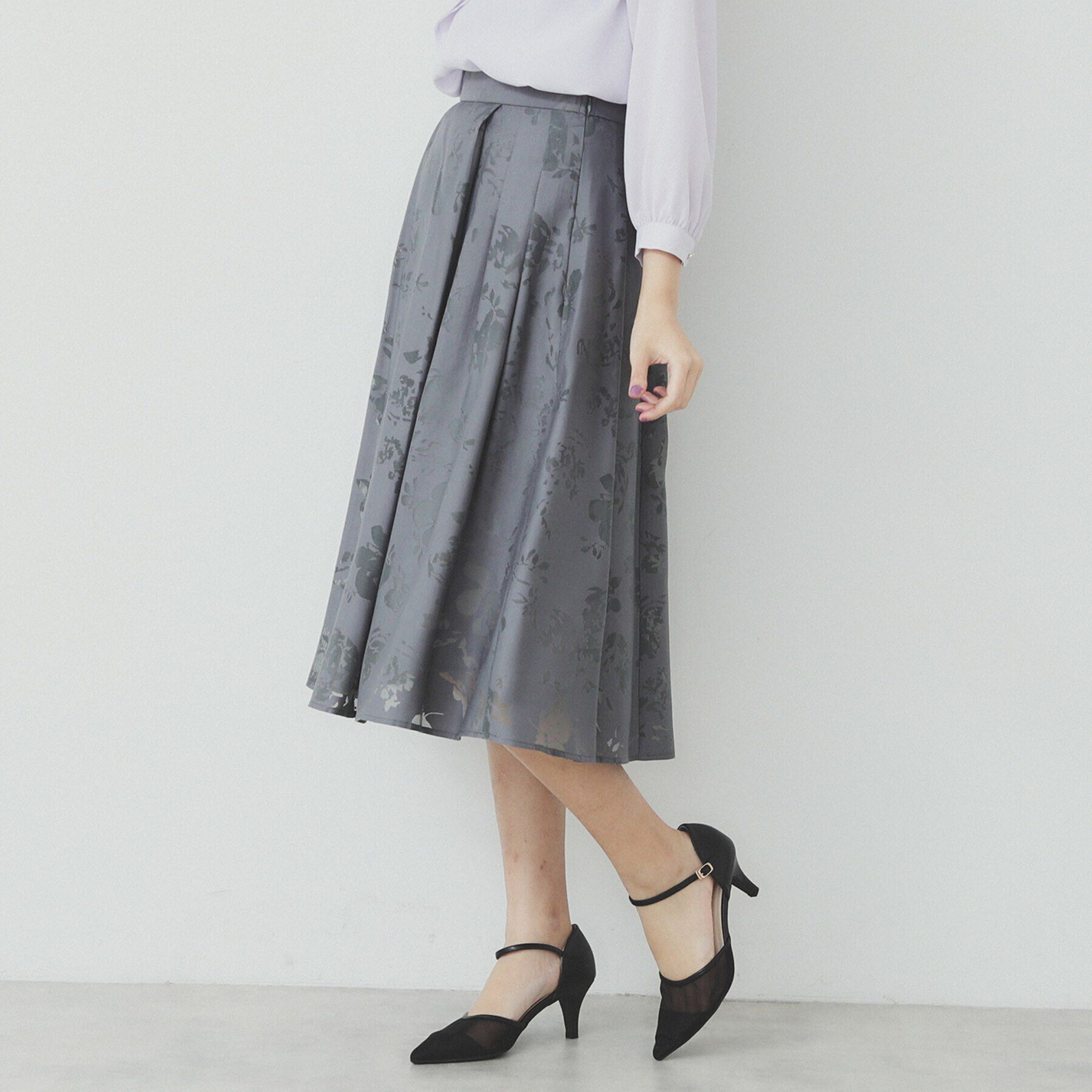 index「フラワータックフレアスカート【洗濯機洗い可】」|スカート|チャコールグレー(0