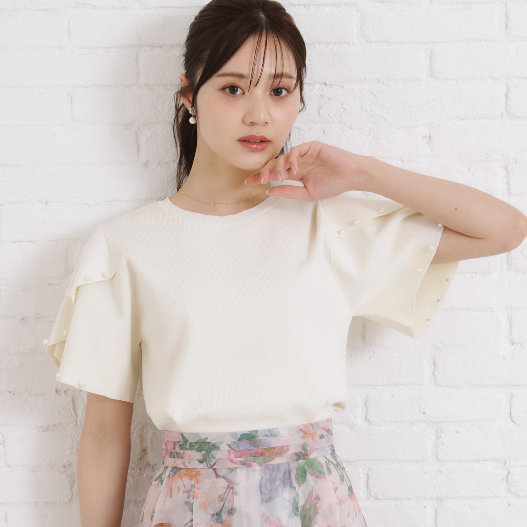 Couture broach「【一枚でキマる・華やか】パール調付チューリップ袖ニット」|ニット・セーター|オフホワイト(003