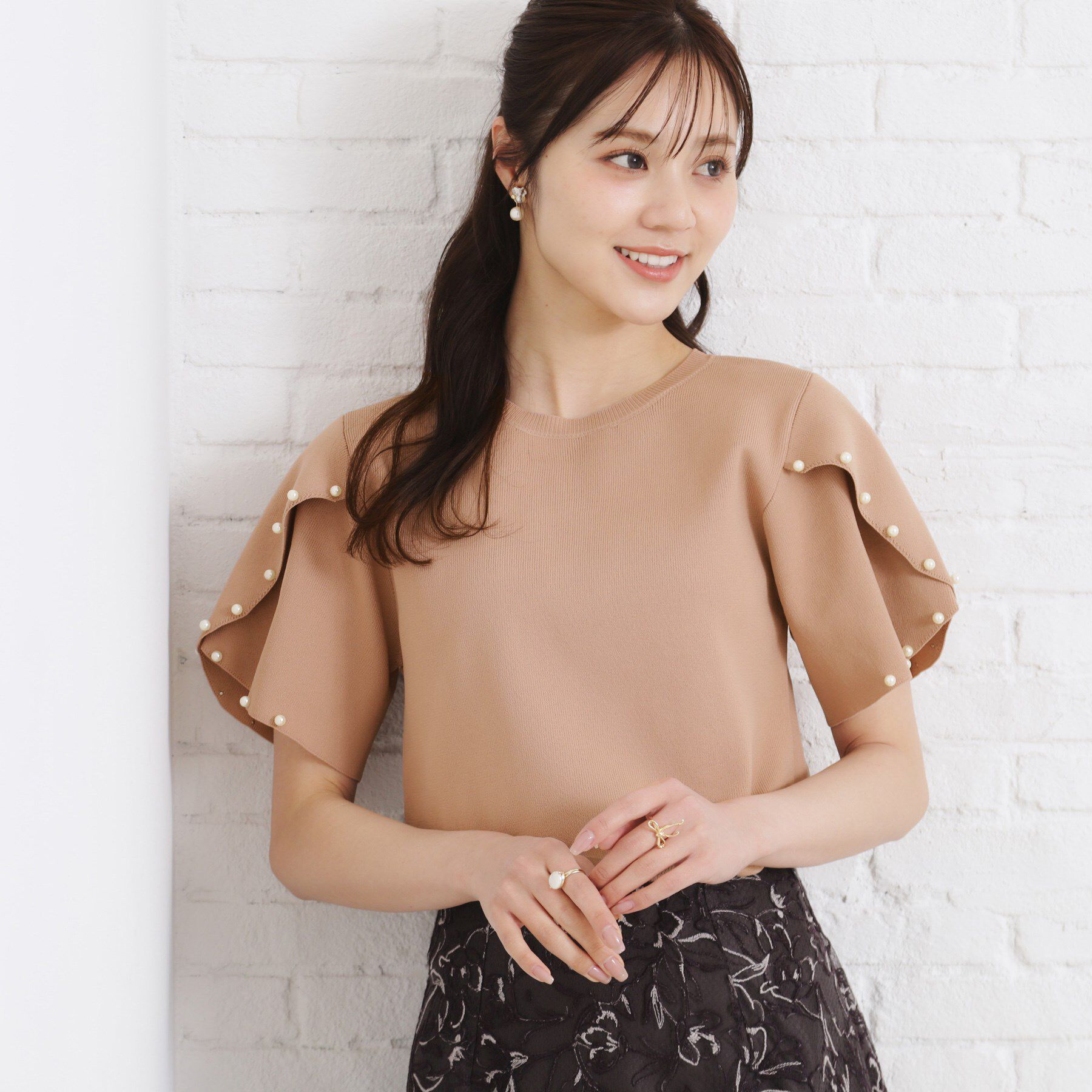 Couture broach「【一枚でキマる・華やか】パール調付チューリップ袖ニット」|ニット・セーター|