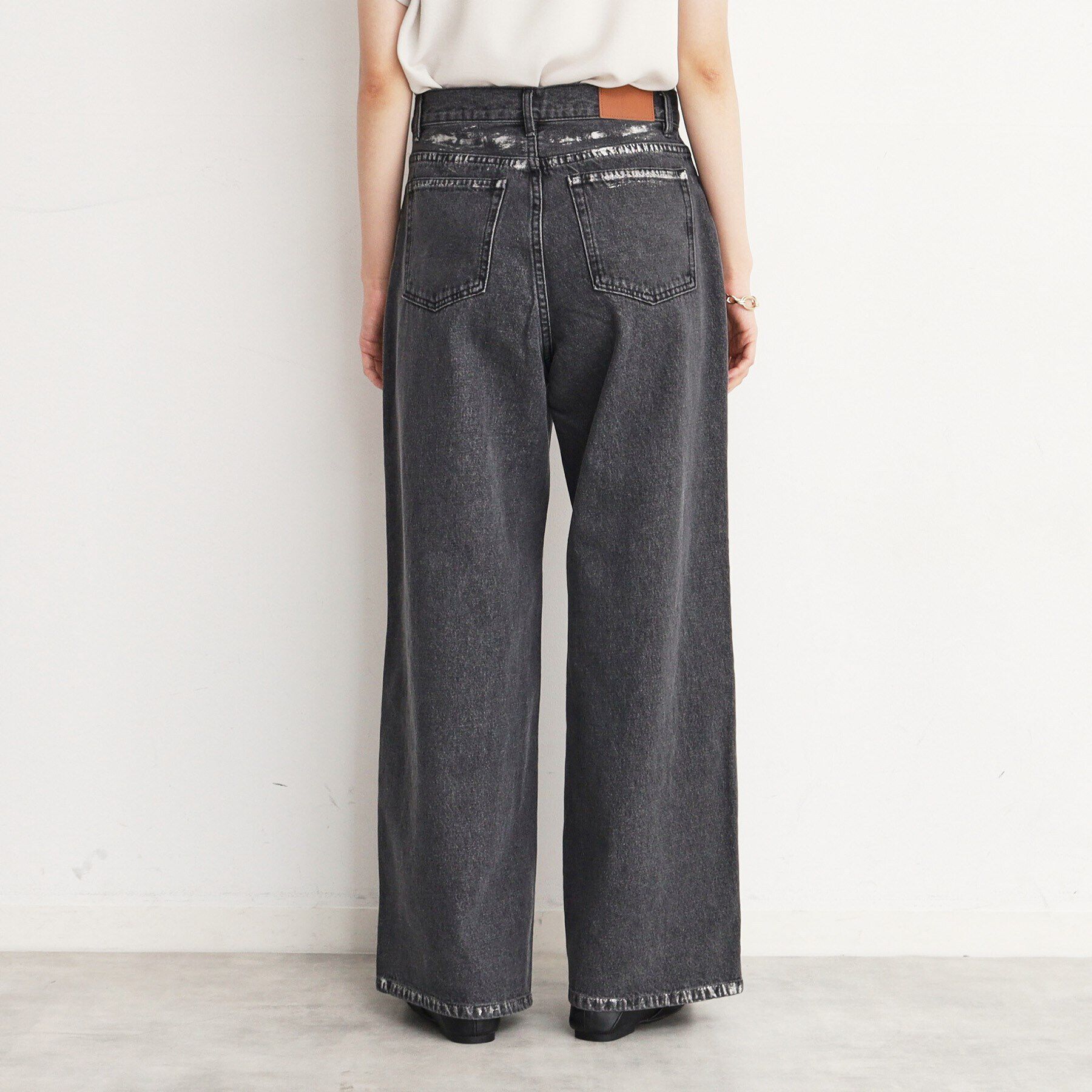 THE SHOP TK「【＠BAILA掲載】クリスタル＆箔プリントワイドデニムパンツ」|デニム|