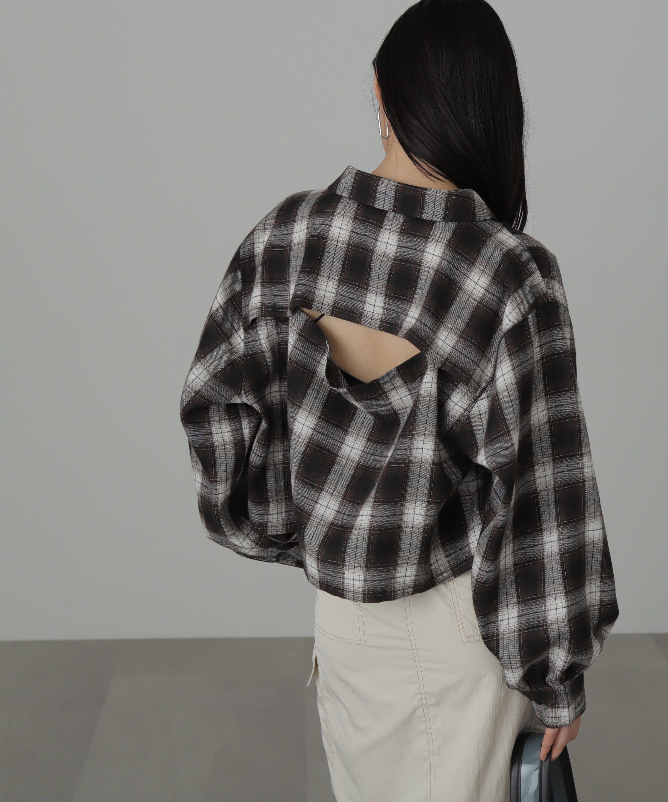  「バックシャンボリュームスリーブショート丈シャツ」|シャツ・ブラウス|ブラウンチェ 1