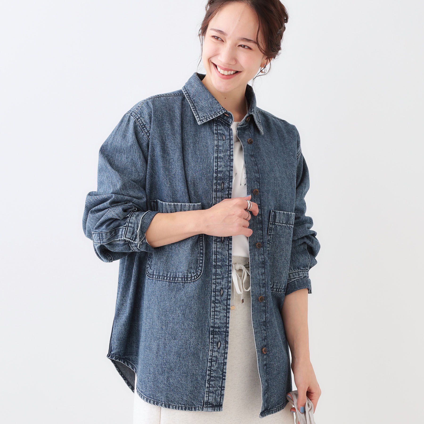 SHOO･LA･RUE「【洗える/S-LL】BIGポケット オーバーサイズデニムシャツ」|シャツ・ブラウス|ブルー(092)