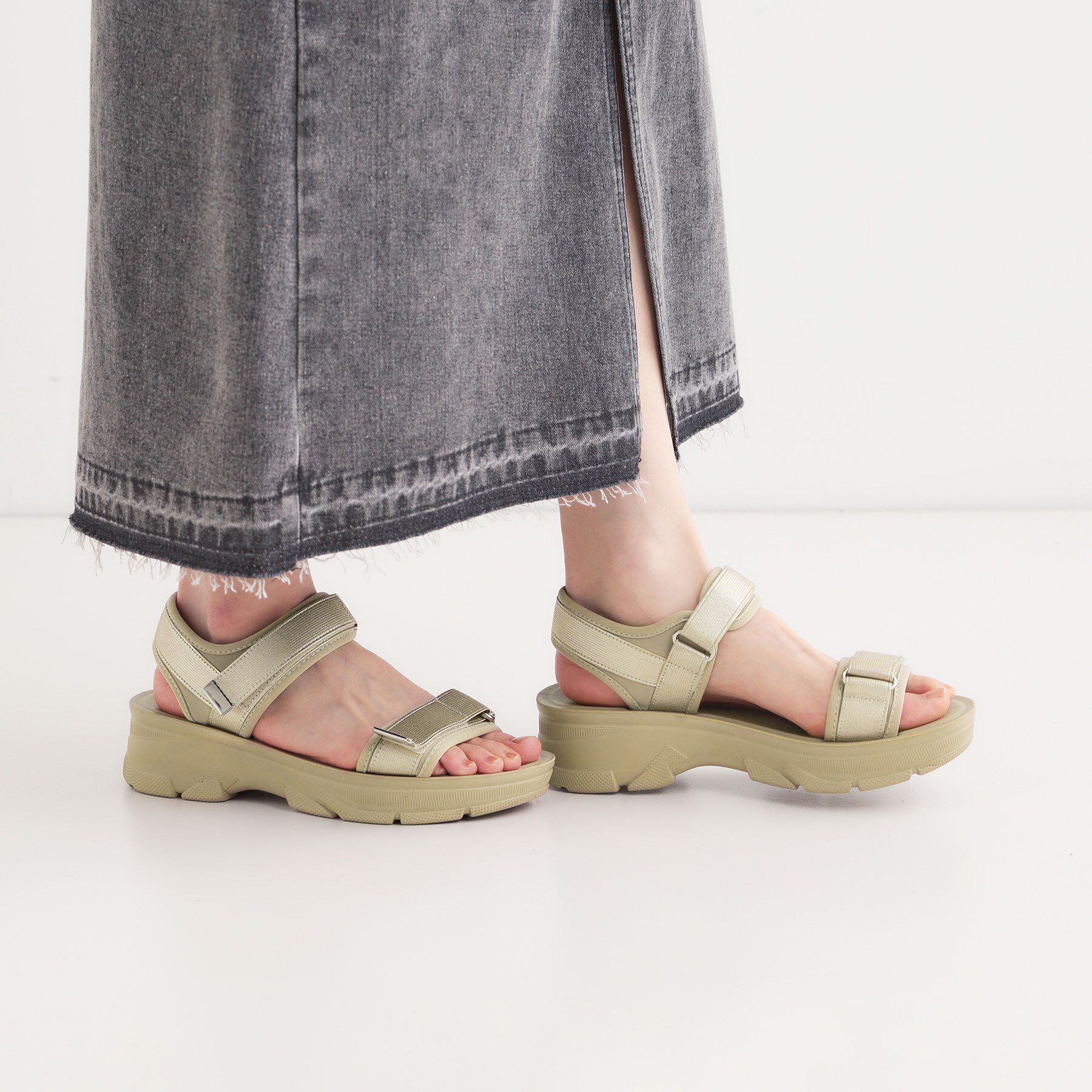 SHOO･LA･RUE「【高レビュー】スポーティで上品 大人のためのテープスポサン」|サンダル|