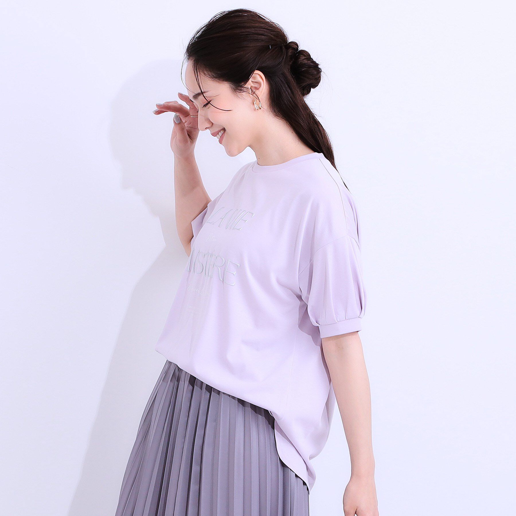 SHOO･LA･RUE「【S-LL/ひんやり/UV】ぷっくりラメプリントロゴTシャツ」|Tシャツ・カットソー|