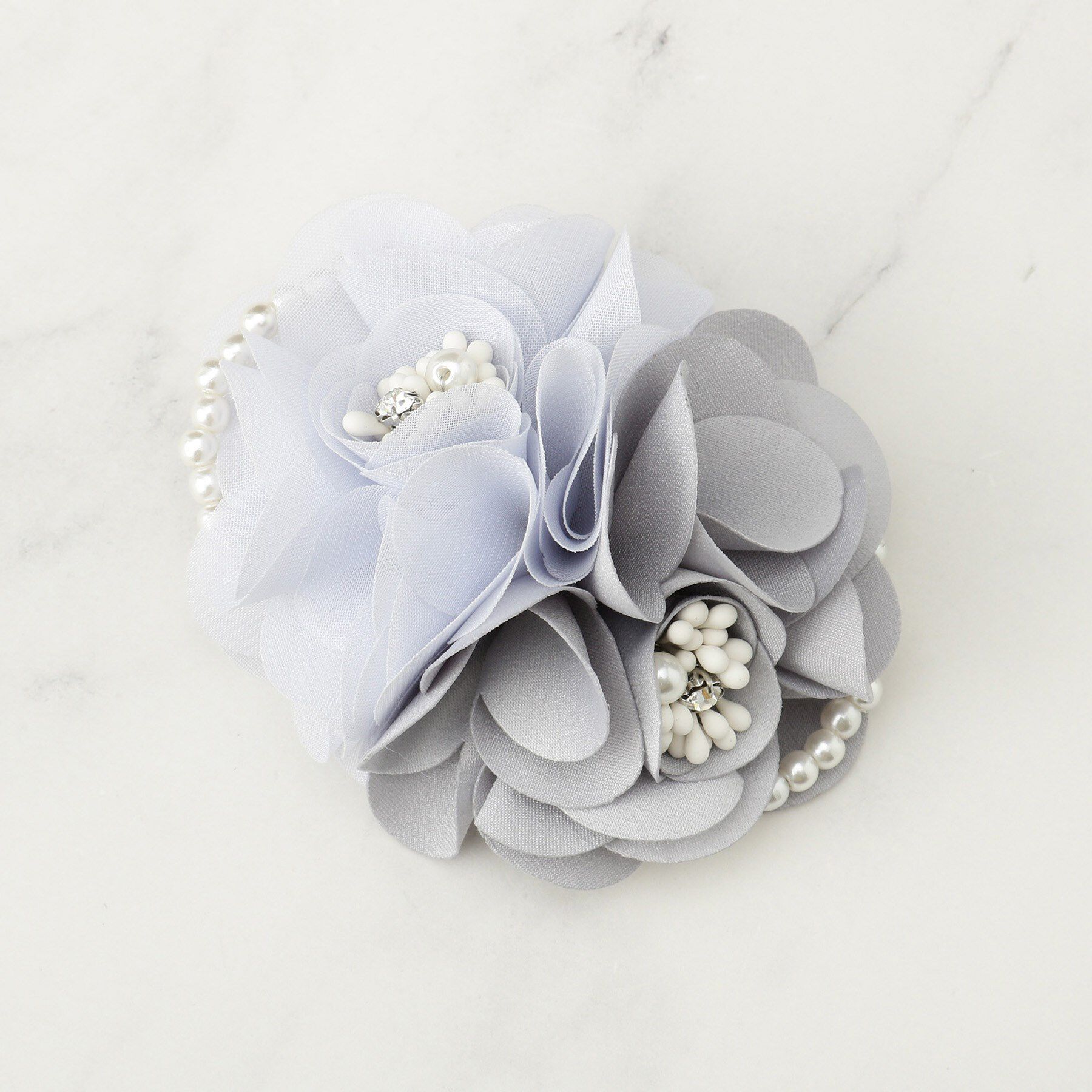 SHOO･LA･RUE「【セレモニー】Wフラワーコサージュ」|ブローチ・コサージュ|グレー(012)