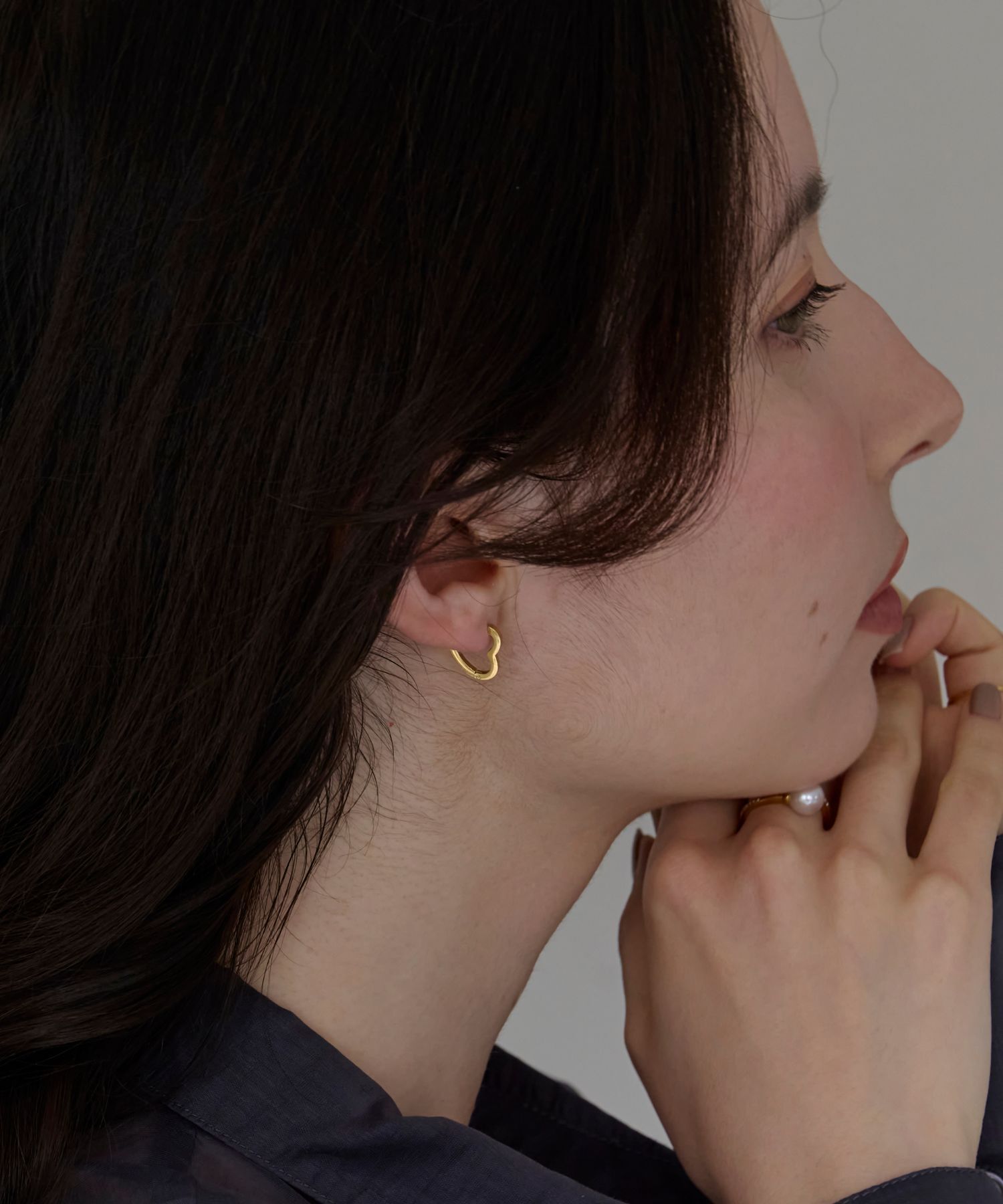 Phoebe「【金属アレルギー対応】ハートフープワンタッチピアス　ゴールド/サージカルステンレス」|ピアス|