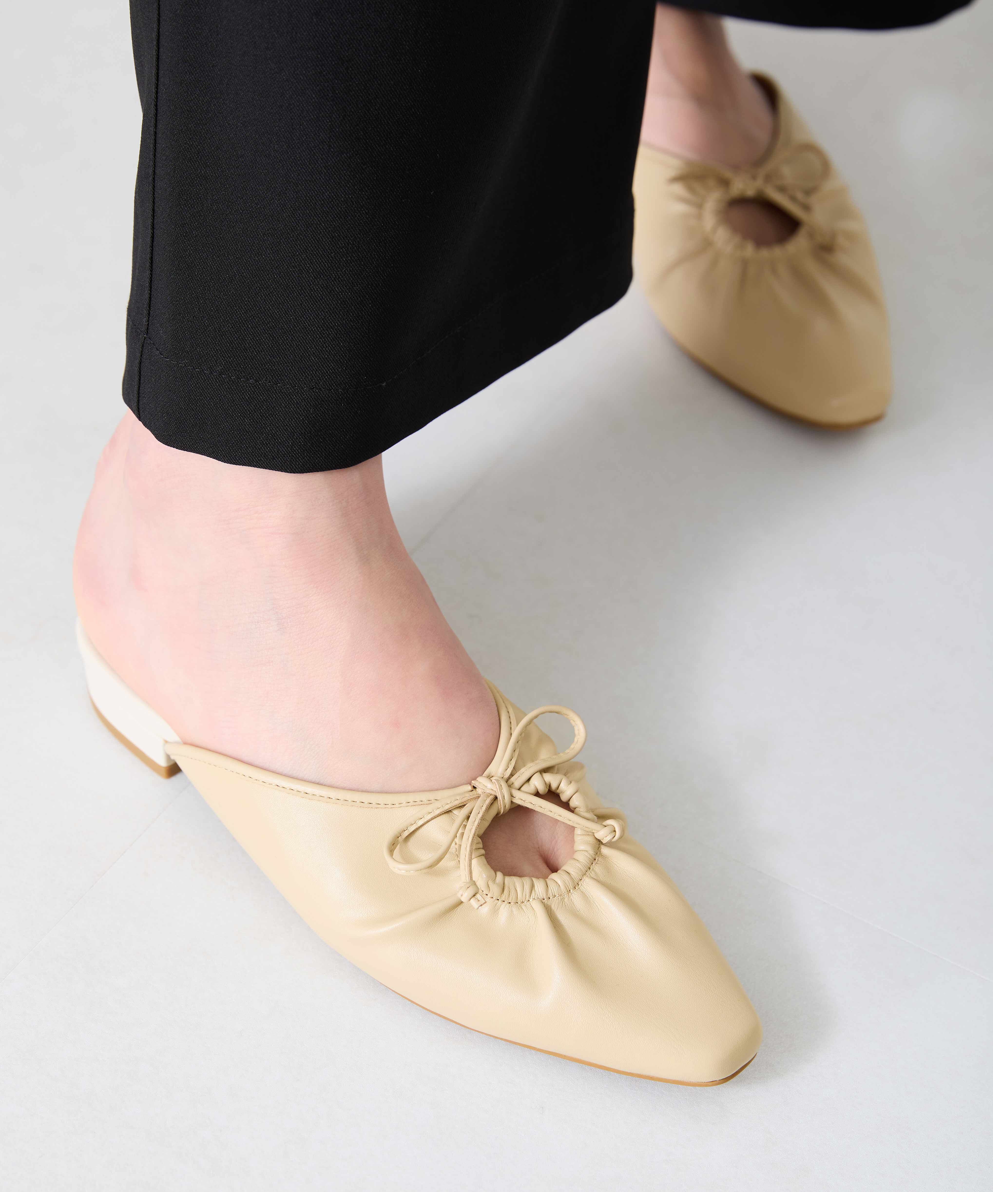 WA Oriental TRaffic「●2025春夏新作●スクエアトゥギャザーリボンミュール/52107」|パンプス|YELLOW