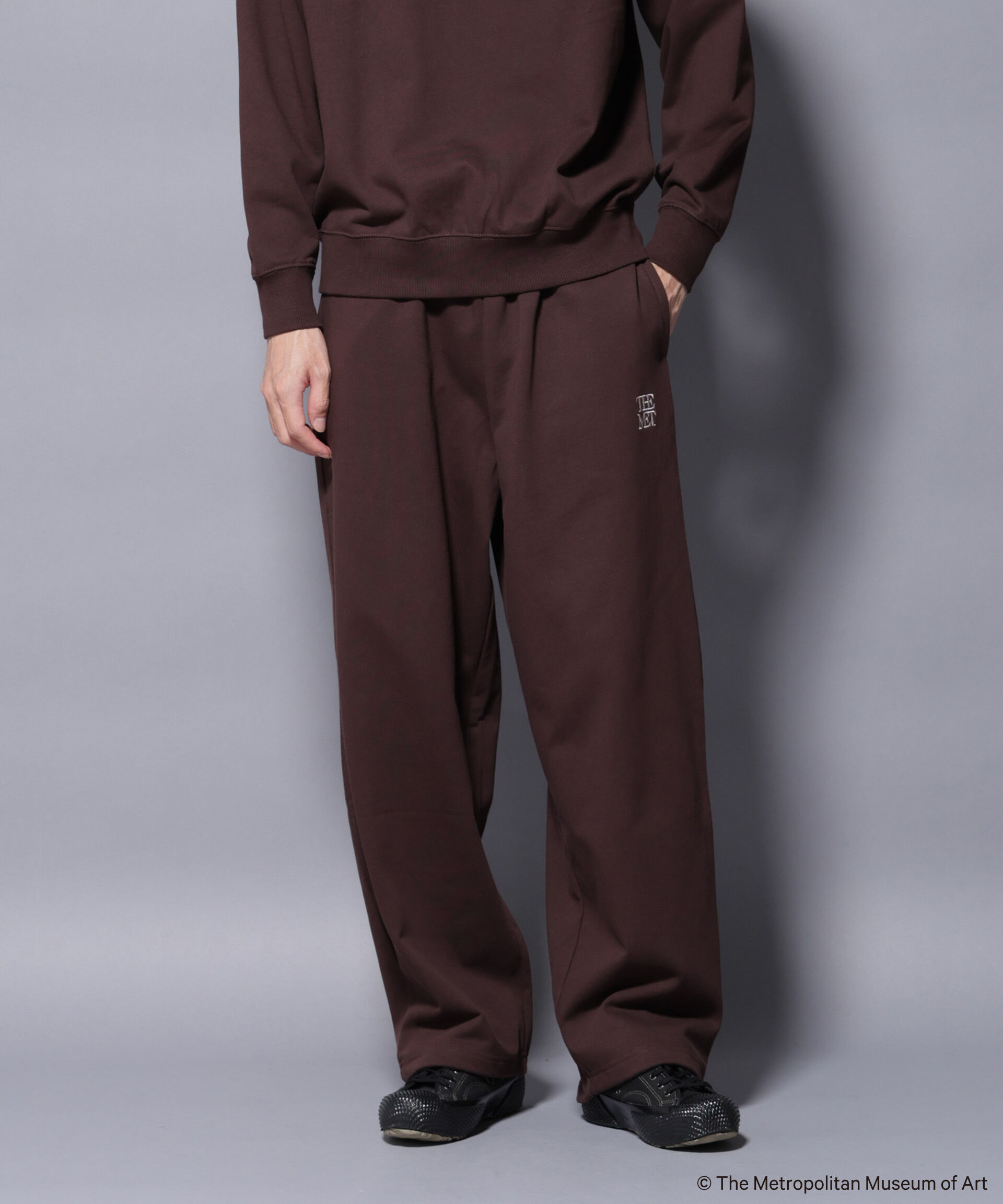 nano･universe「「The Met」ロゴ刺繍 2WAYワイドスウェットパンツ（セットアップ可）」|チノ|